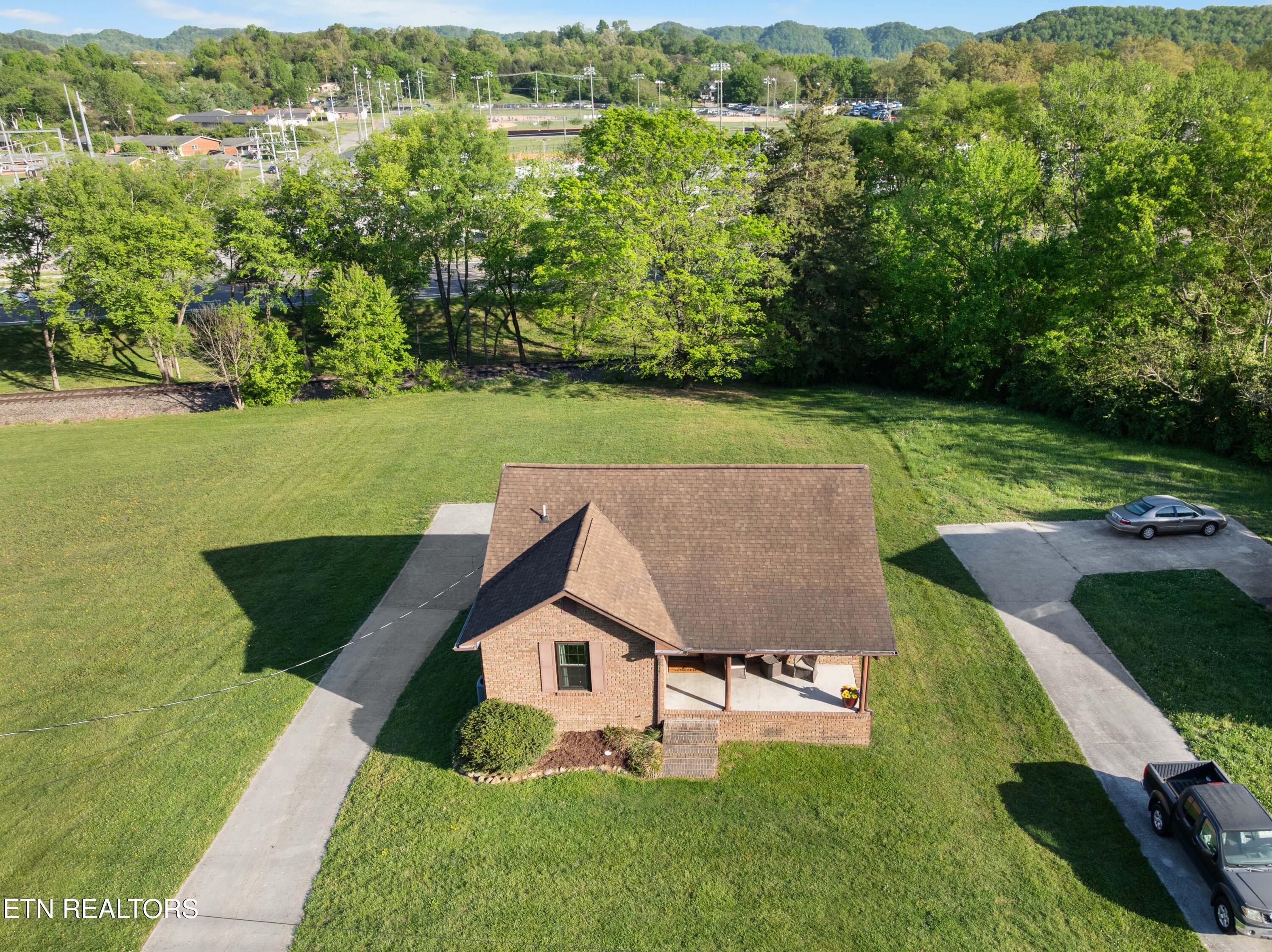 939 Fowler Street Clinton TN 37716