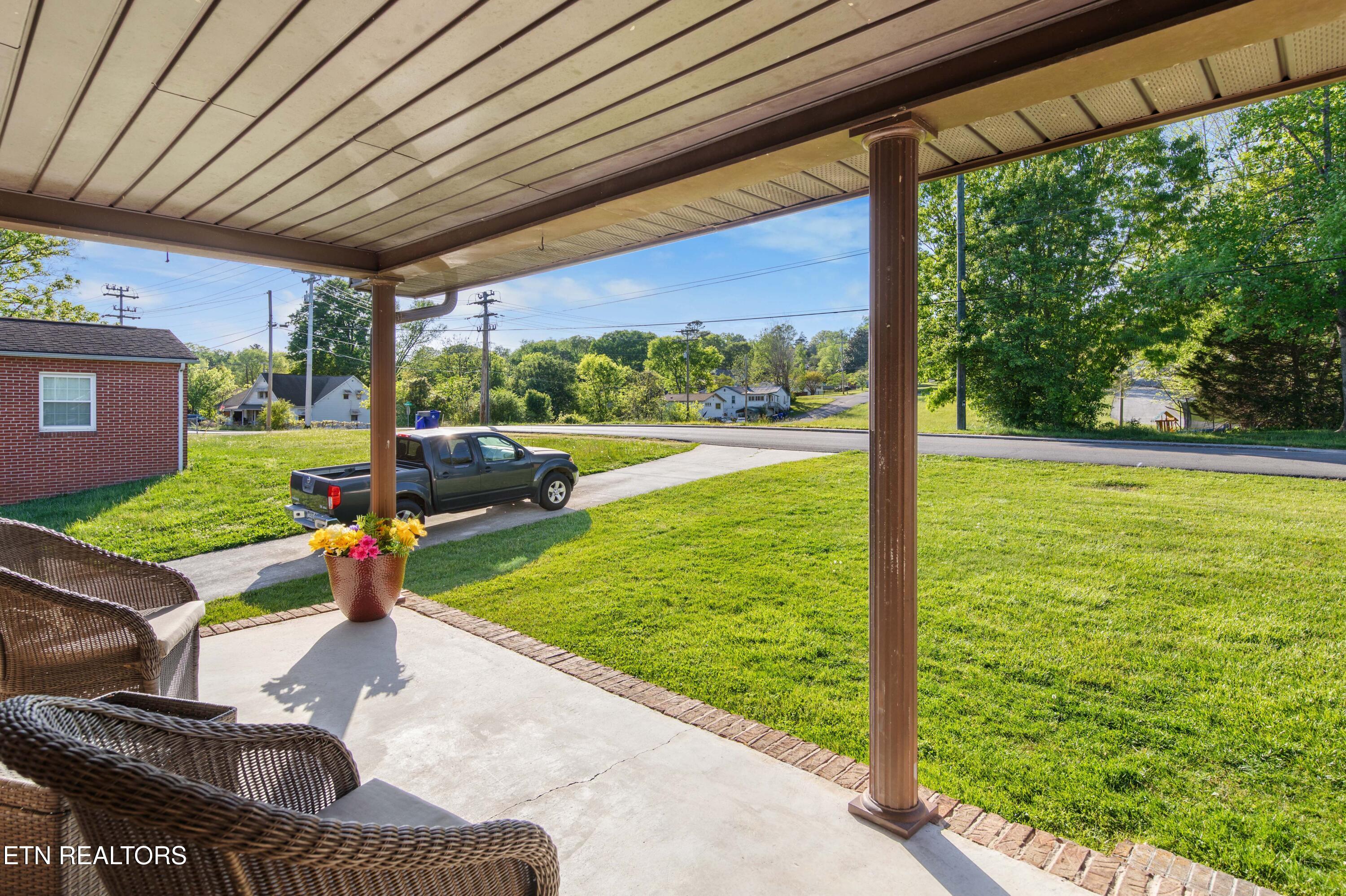 939 Fowler Street Clinton TN 37716