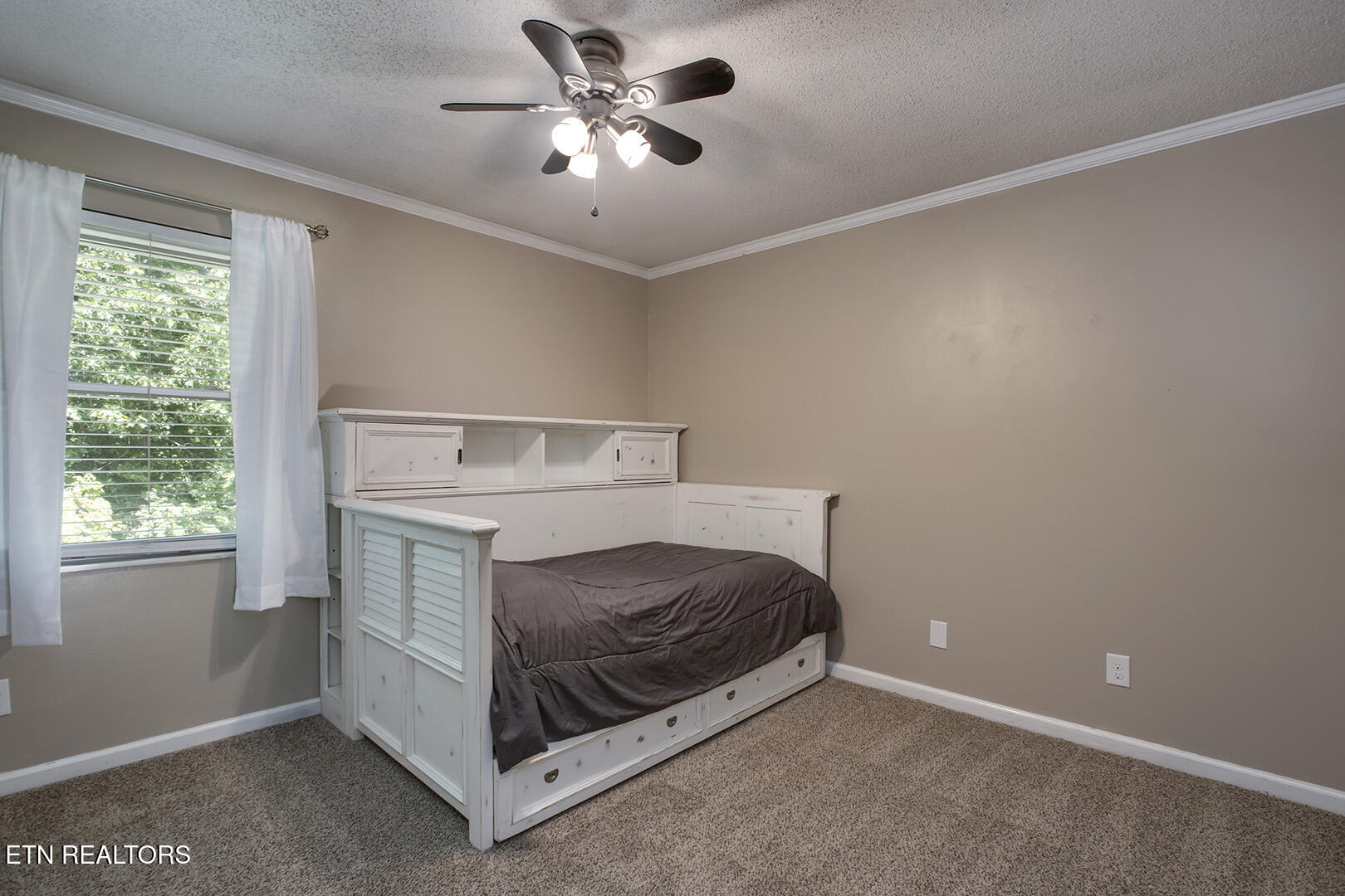 145 Van Stowe Road Harriman TN 37748