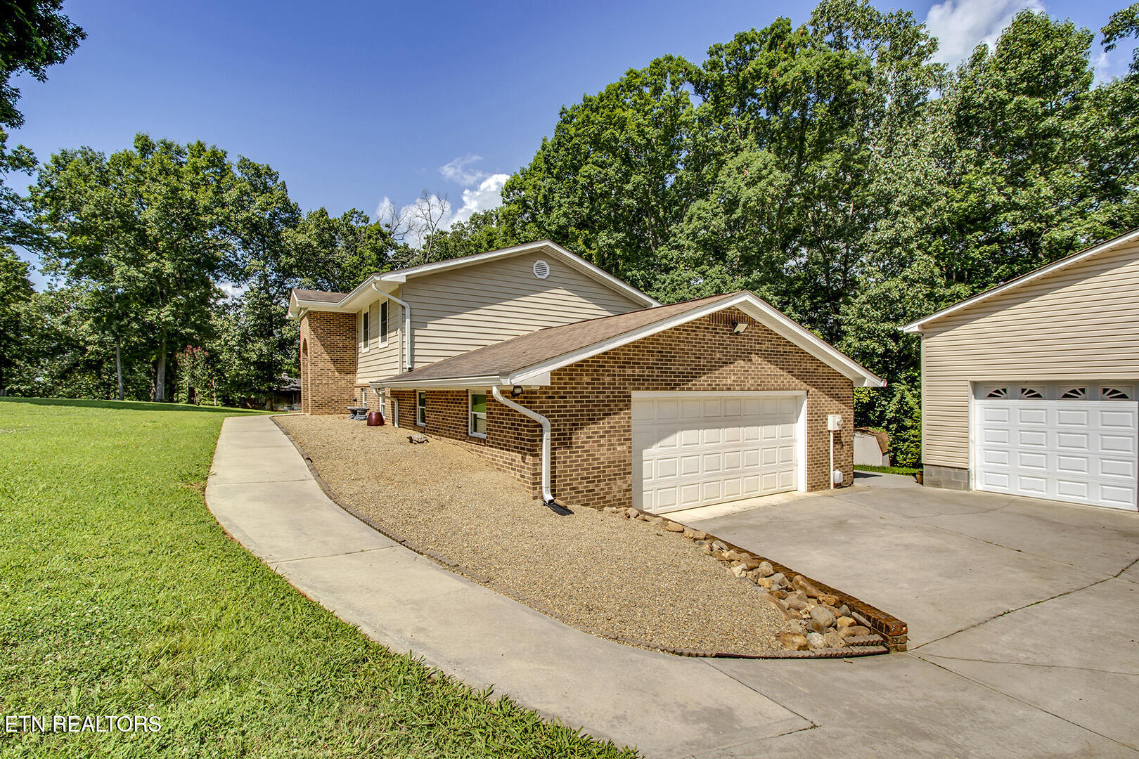 145 Van Stowe Road Harriman TN 37748