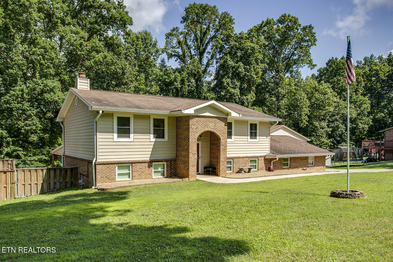 145 Van Stowe Road Harriman TN 37748