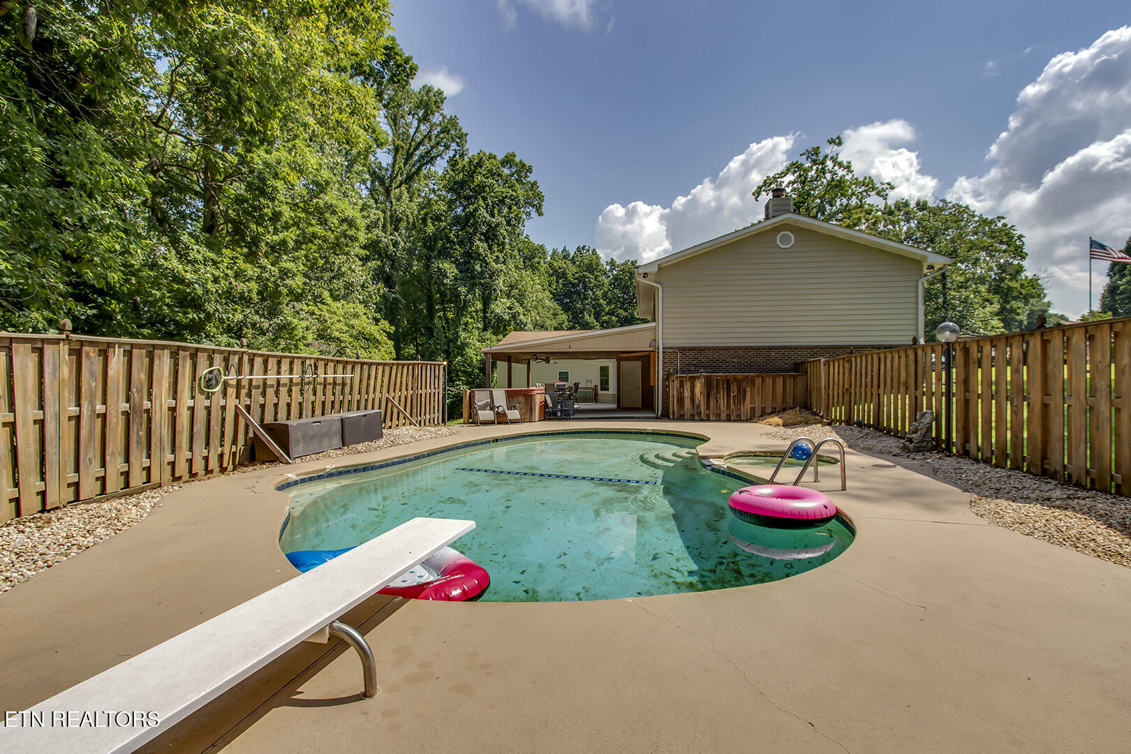 145 Van Stowe Road Harriman TN 37748