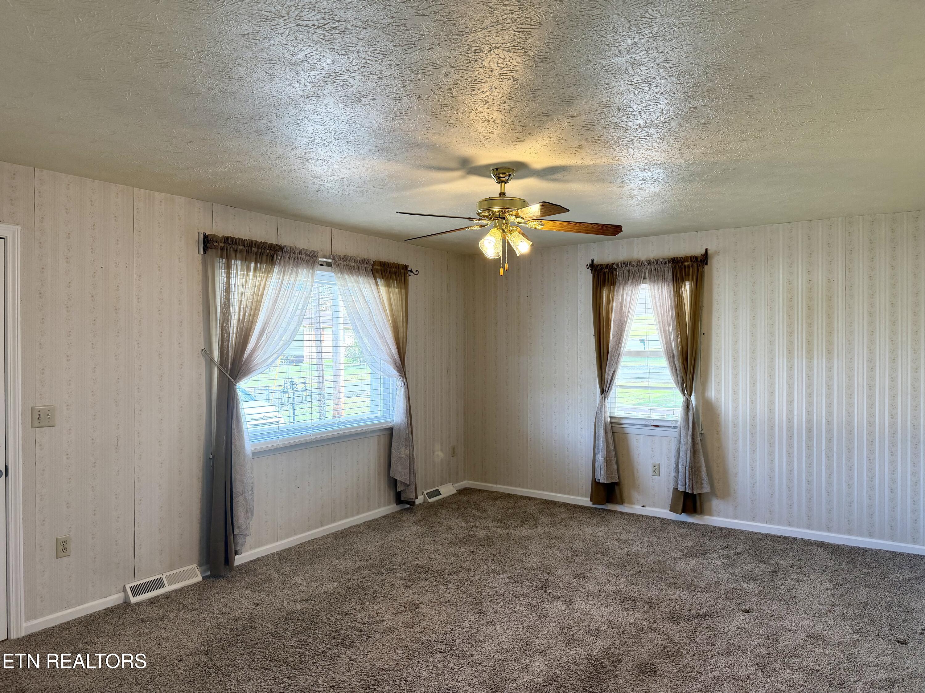 246 Valley View Road Lafollette TN 37766