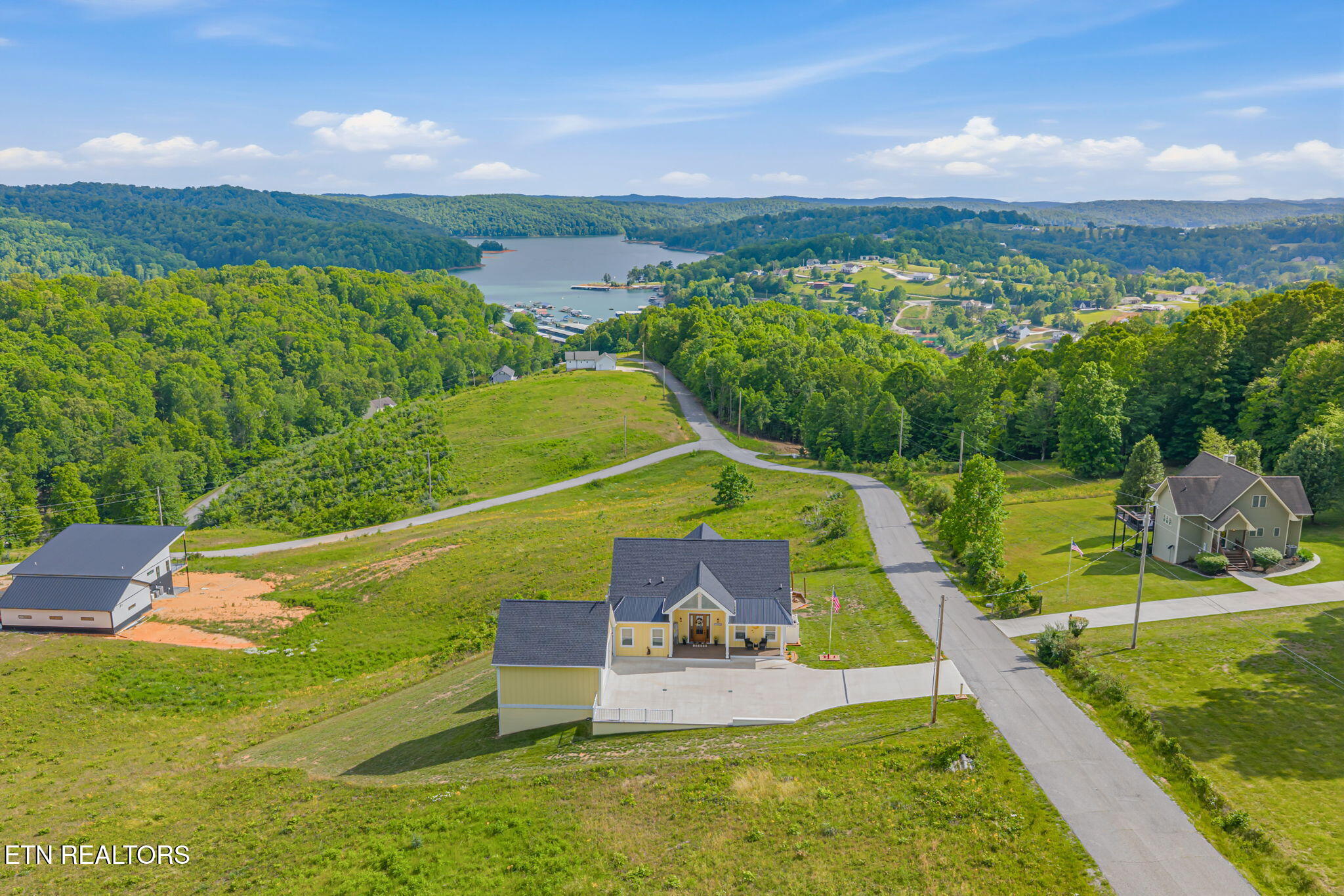 164 Kennedys Loop Lafollette TN 37766