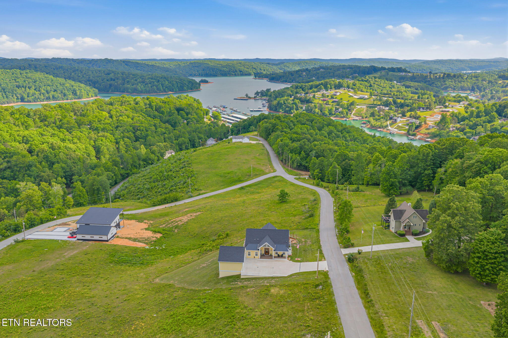 164 Kennedys Loop Lafollette TN 37766