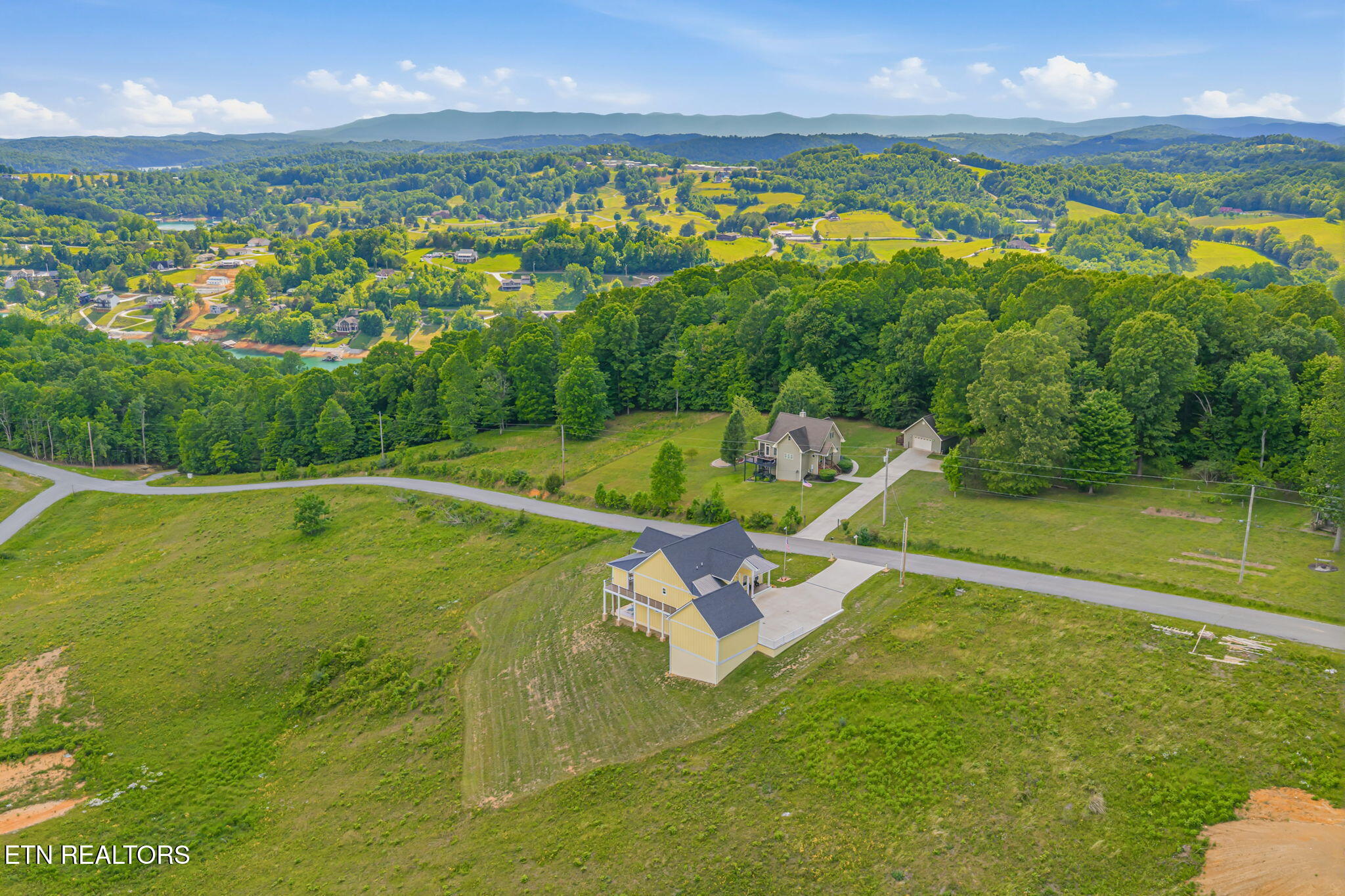 164 Kennedys Loop Lafollette TN 37766