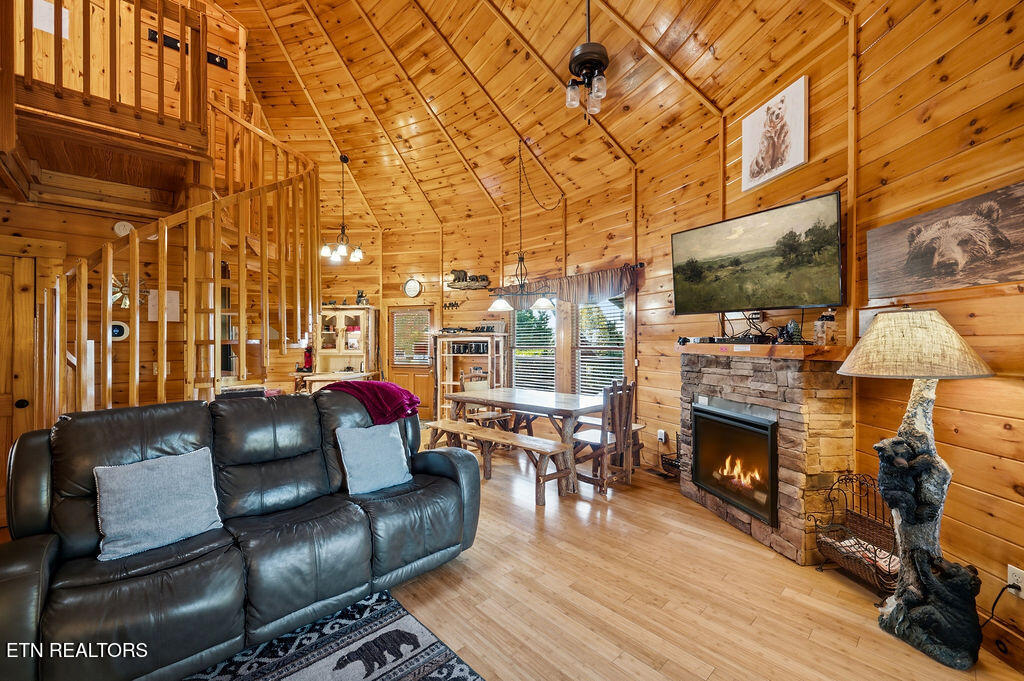 1086 Towering Oaks Drive Sevierville TN 37876