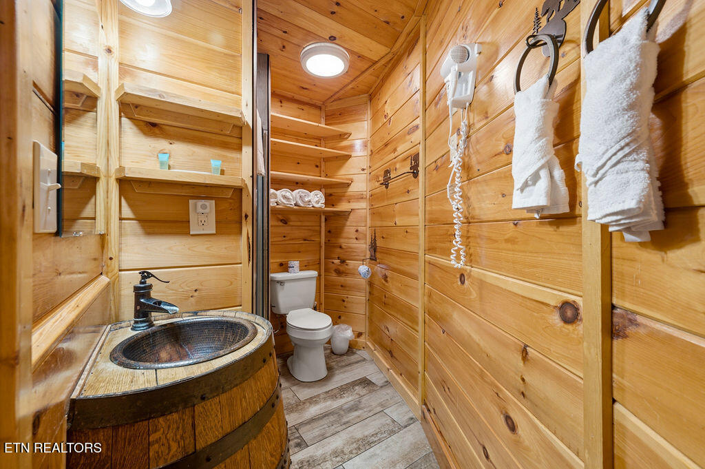 1086 Towering Oaks Drive Sevierville TN 37876