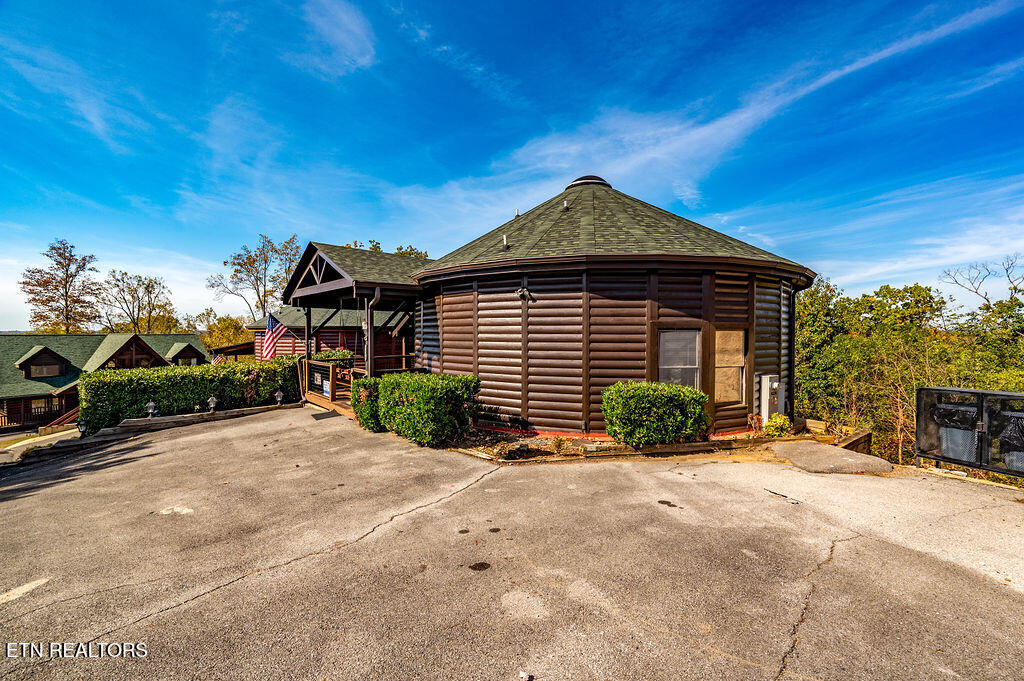 1086 Towering Oaks Drive Sevierville TN 37876