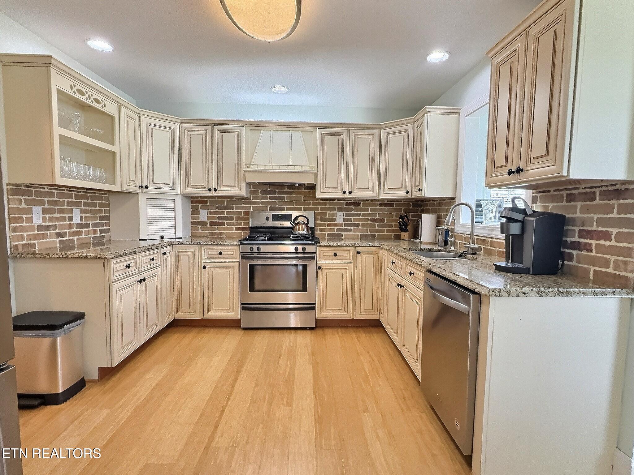 430 Bluff Trace Jacksboro TN 37757