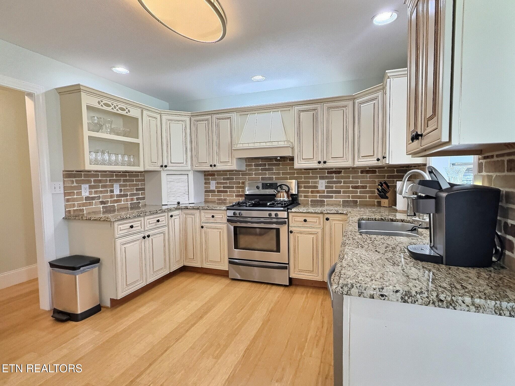430 Bluff Trace Jacksboro TN 37757