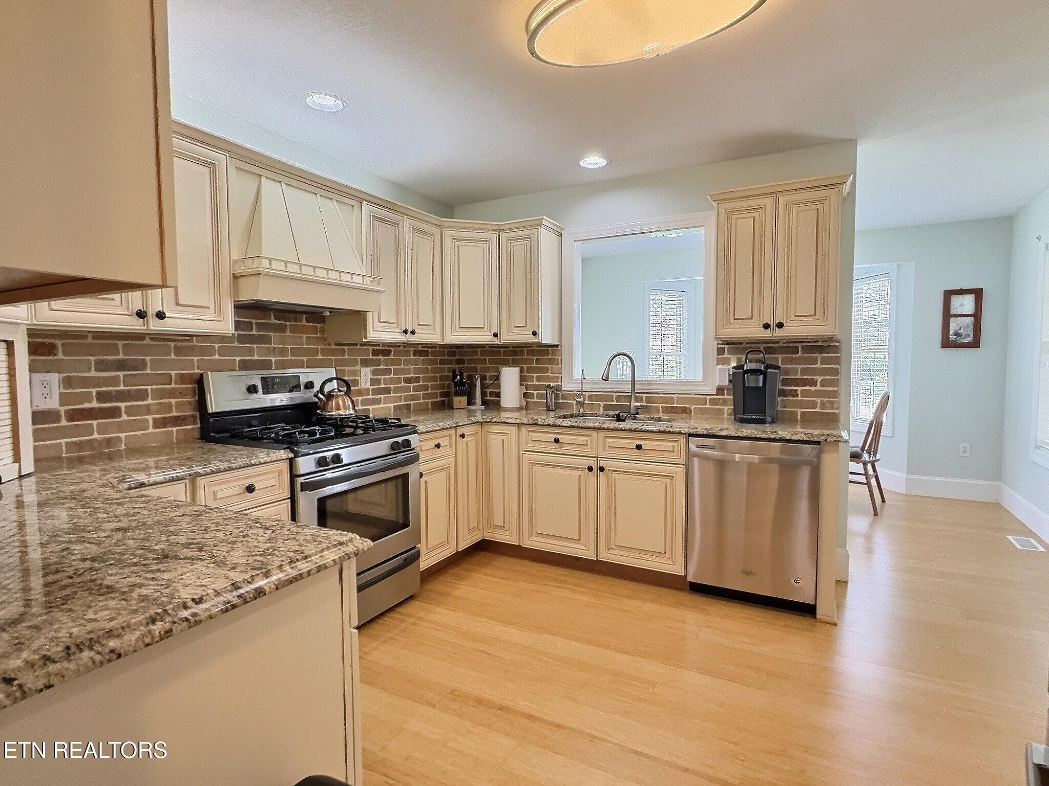 430 Bluff Trace Jacksboro TN 37757