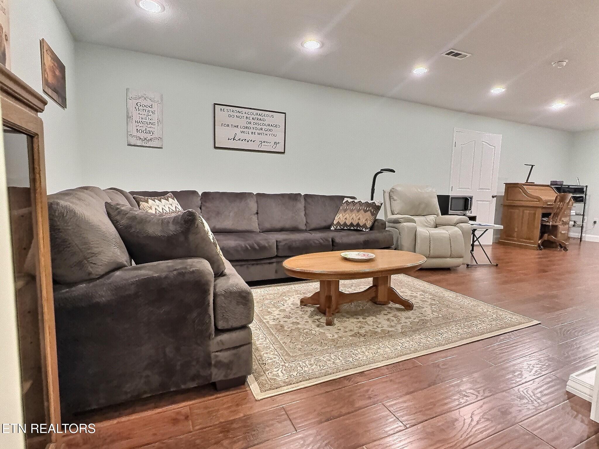 430 Bluff Trace Jacksboro TN 37757