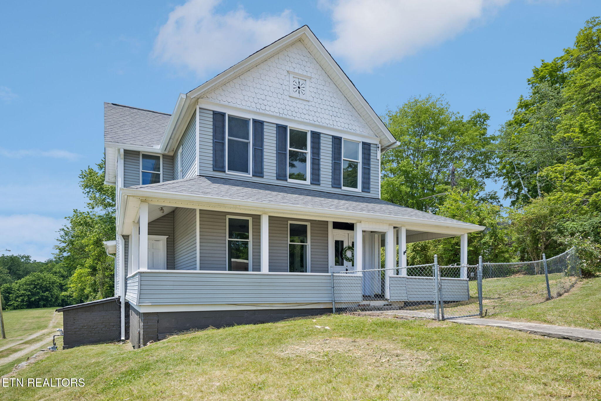 902 Queen Avenue Harriman TN 37748