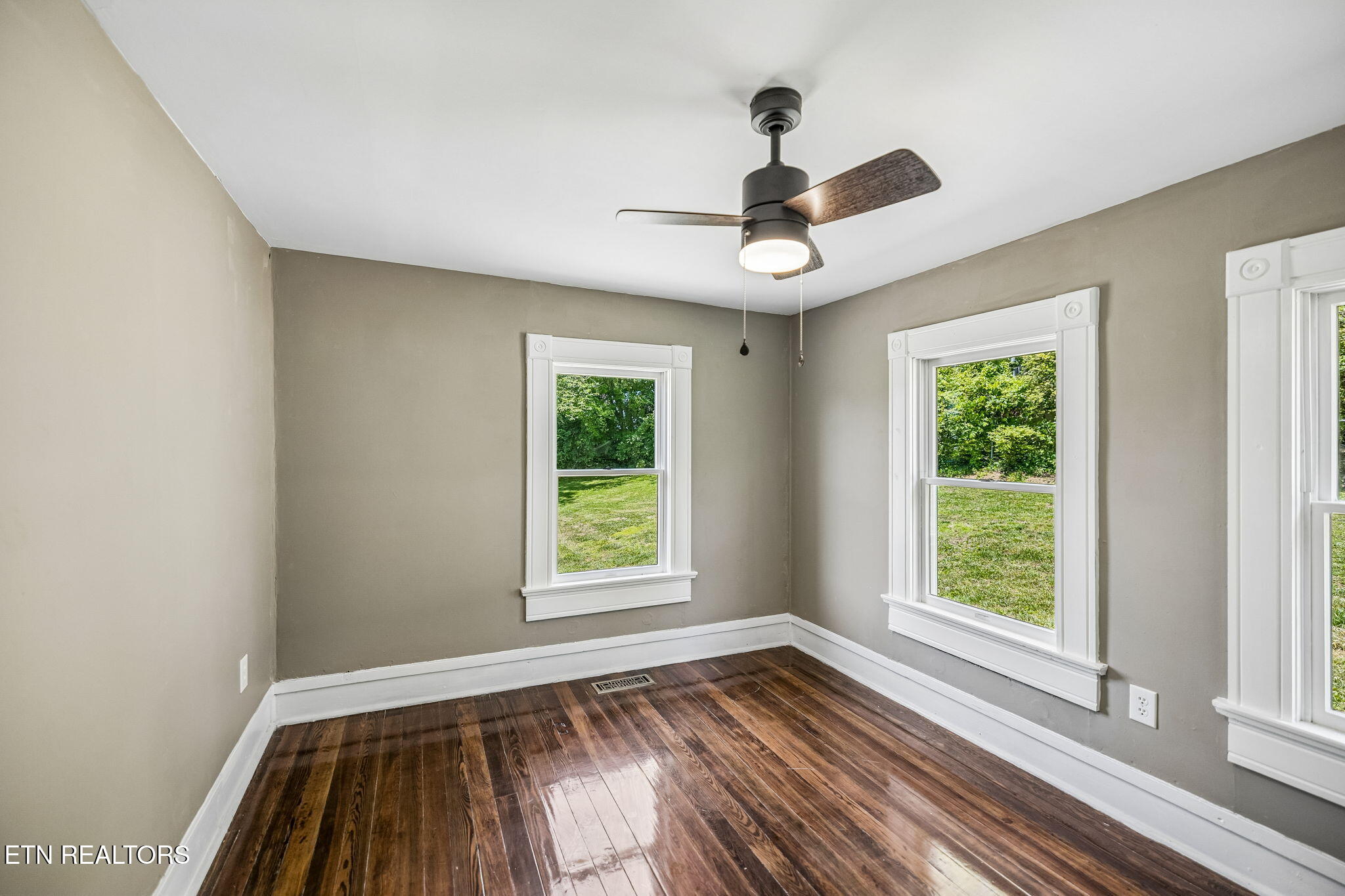 902 Queen Avenue Harriman TN 37748