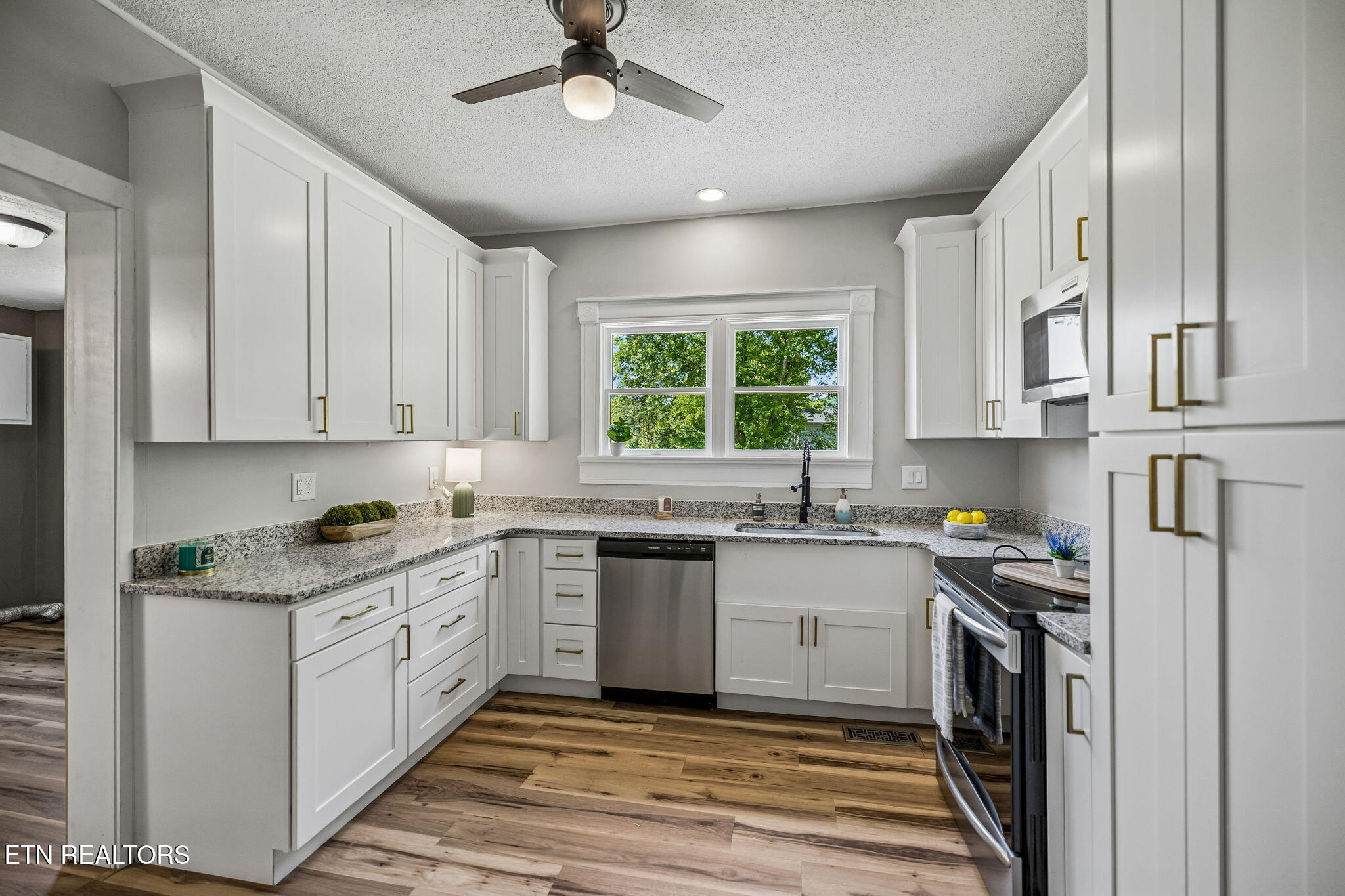 902 Queen Avenue Harriman TN 37748
