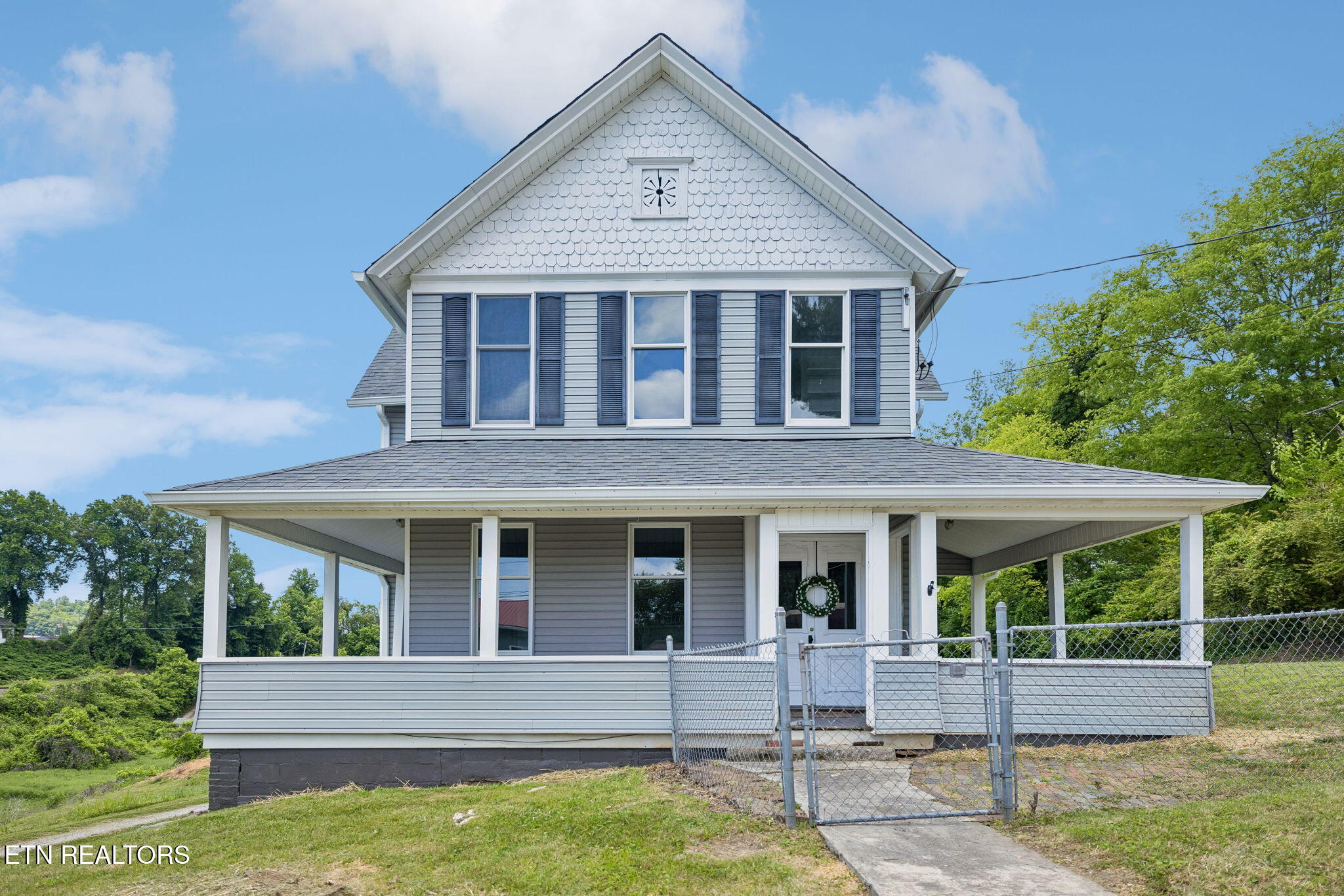 902 Queen Avenue Harriman TN 37748