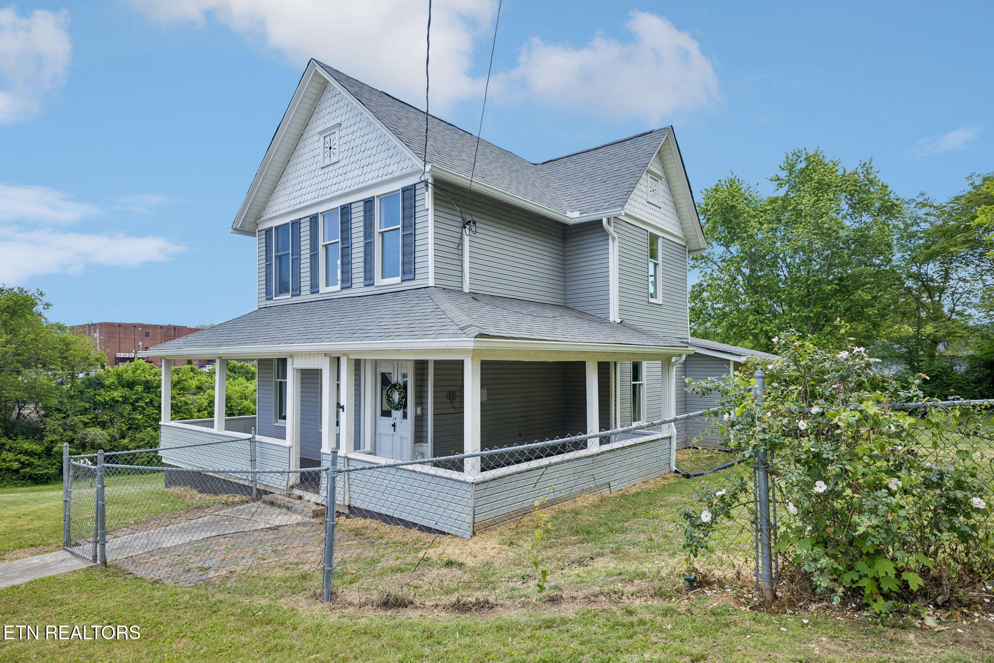 902 Queen Avenue Harriman TN 37748