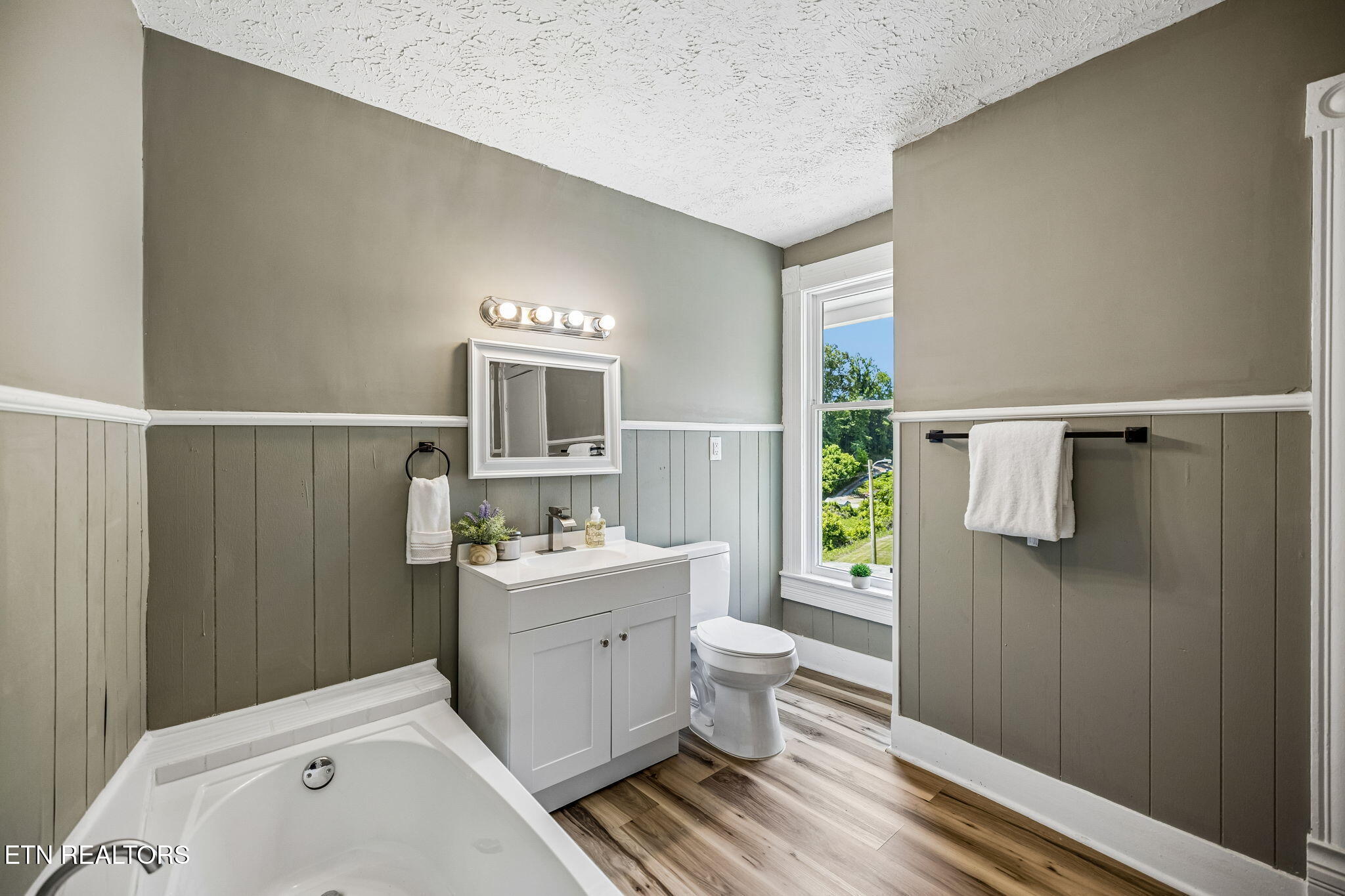 902 Queen Avenue Harriman TN 37748