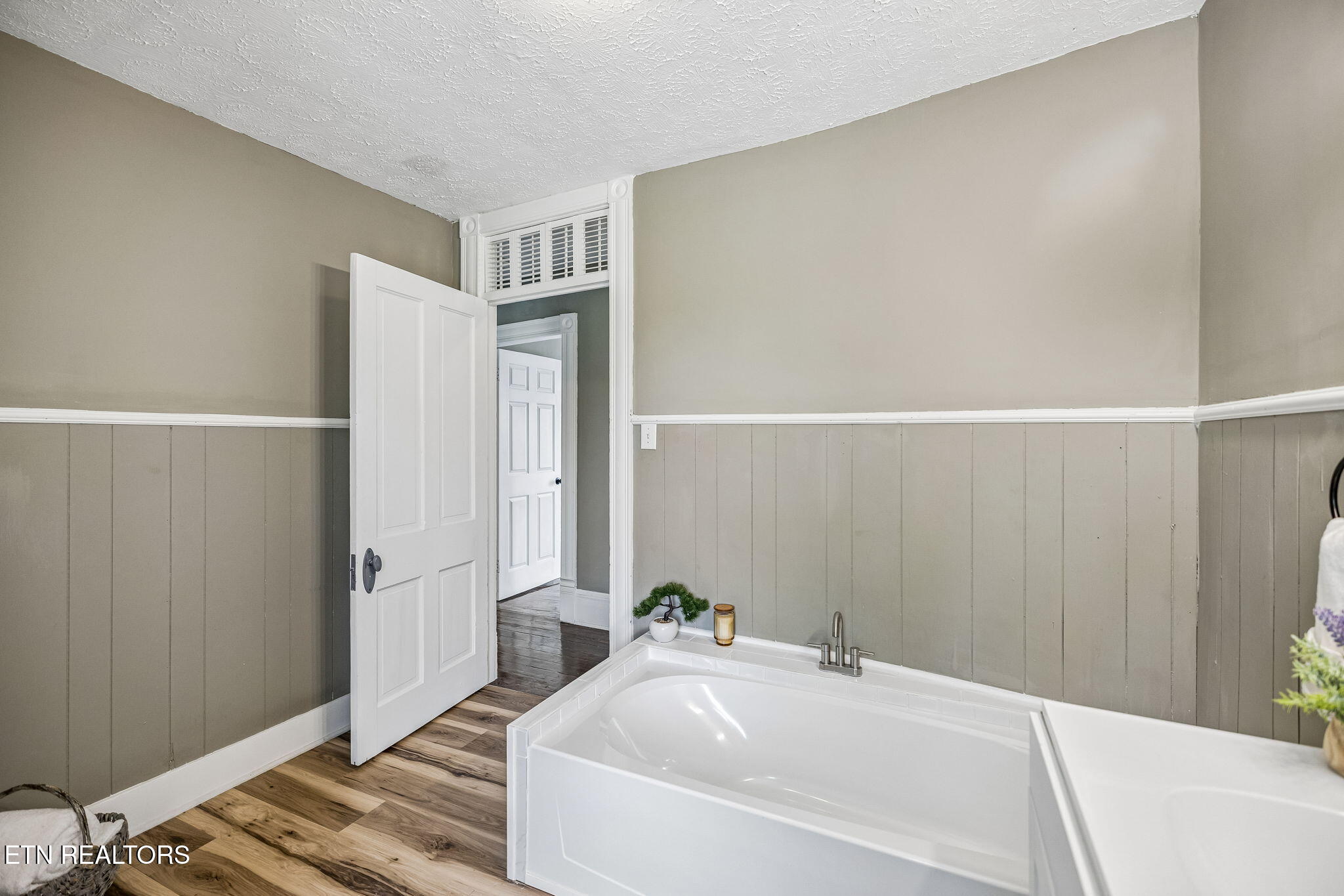 902 Queen Avenue Harriman TN 37748