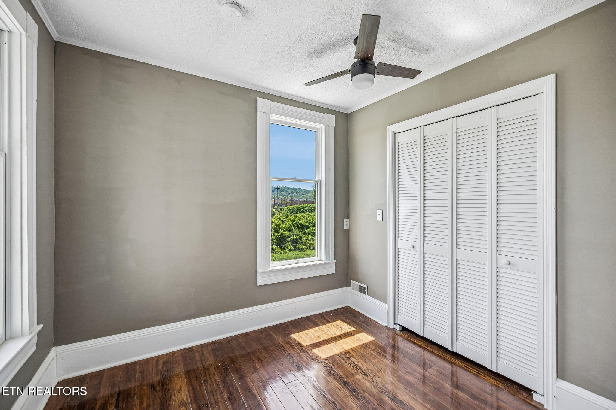 902 Queen Avenue Harriman TN 37748