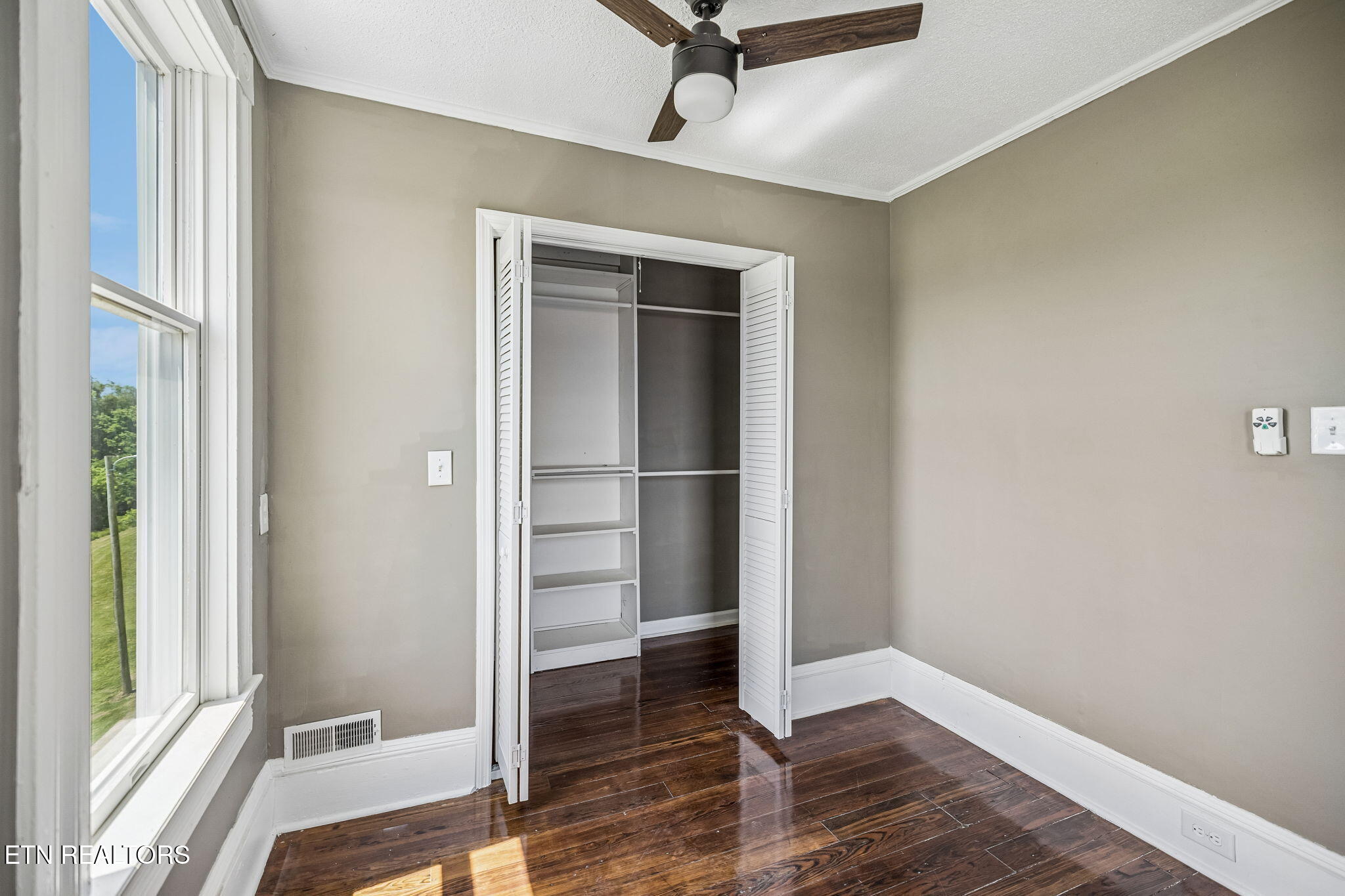 902 Queen Avenue Harriman TN 37748