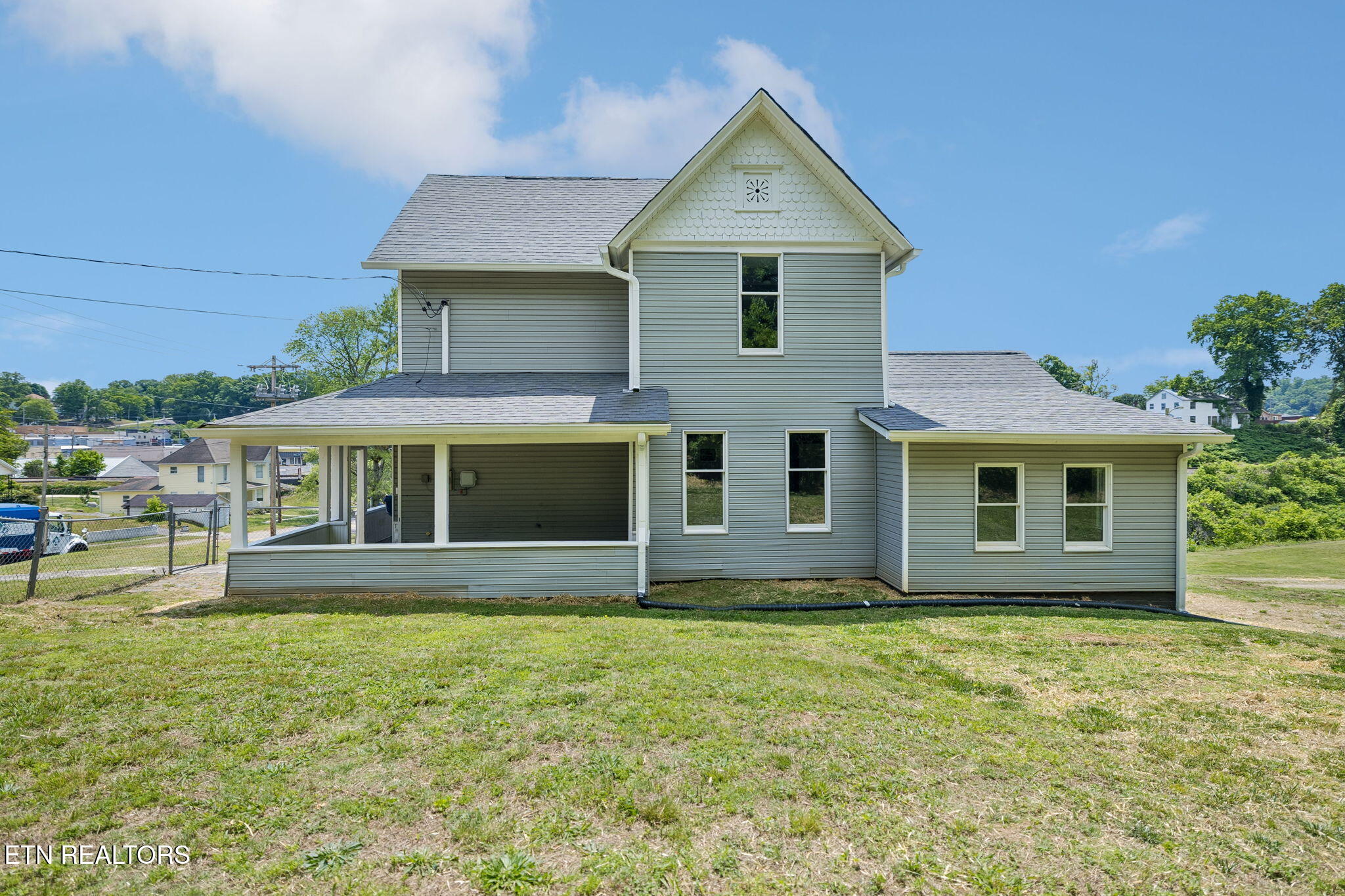 902 Queen Avenue Harriman TN 37748