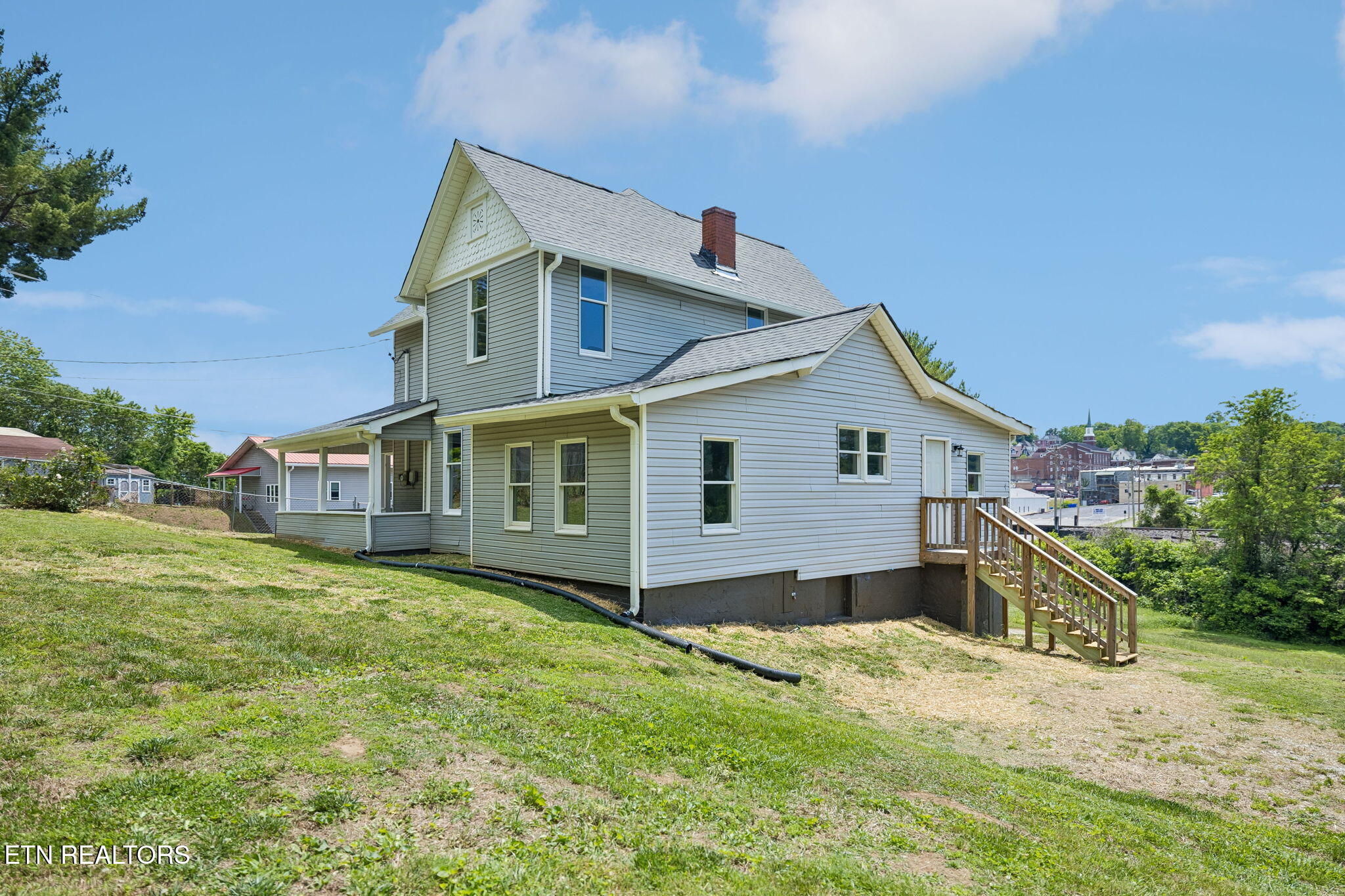 902 Queen Avenue Harriman TN 37748