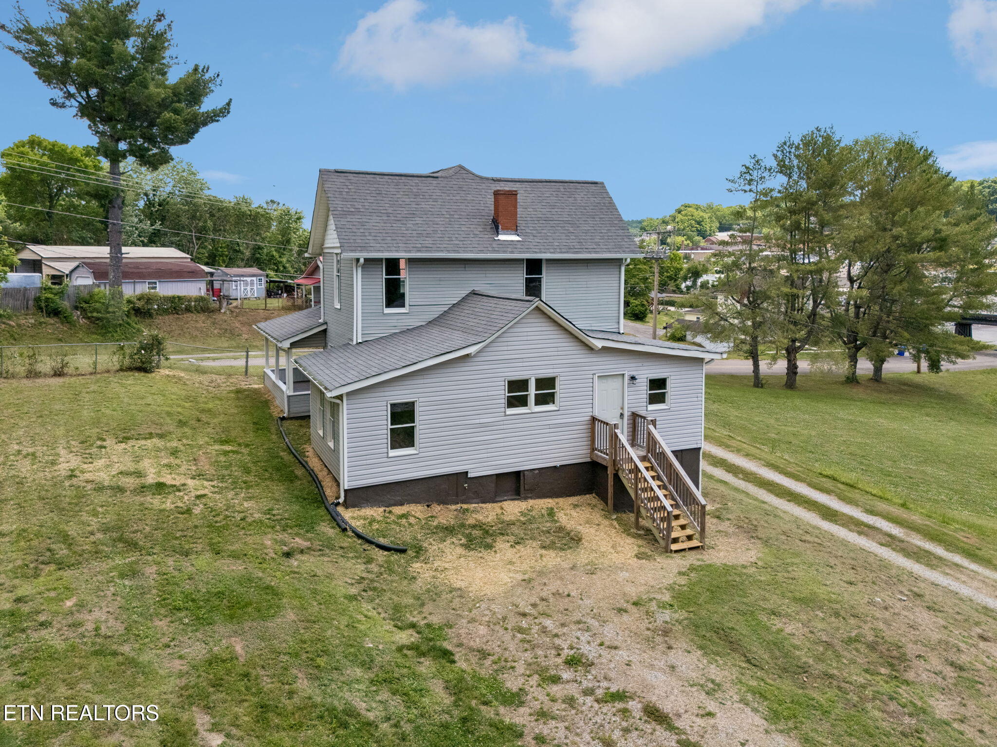 902 Queen Avenue Harriman TN 37748