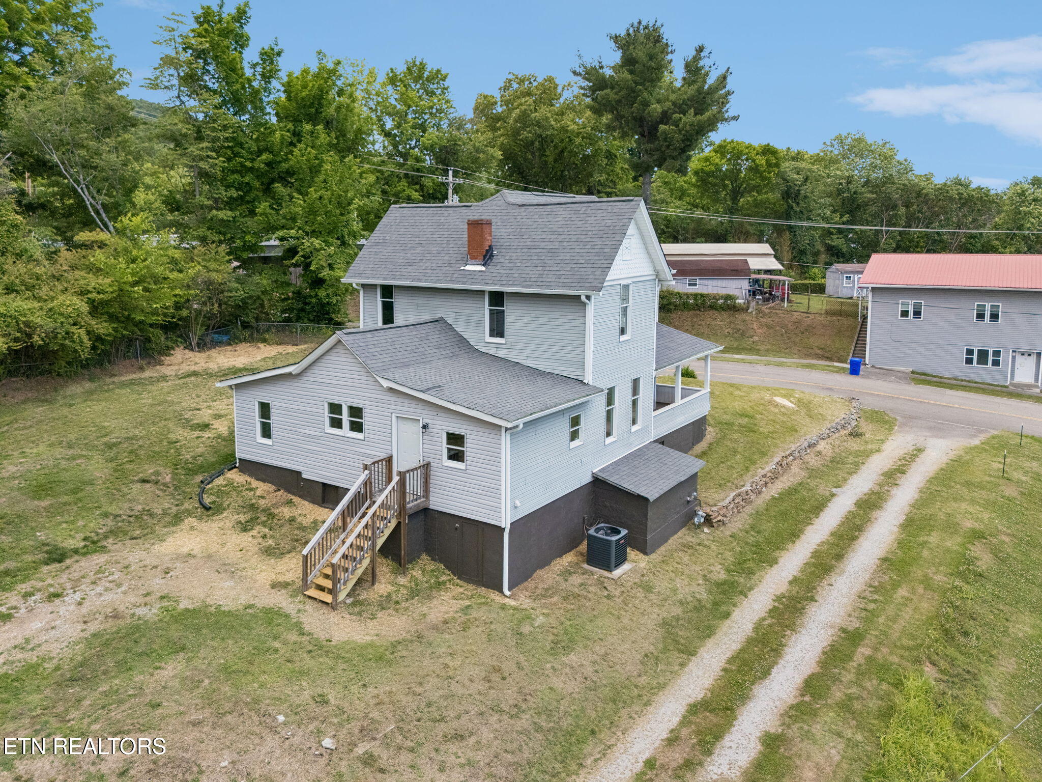 902 Queen Avenue Harriman TN 37748