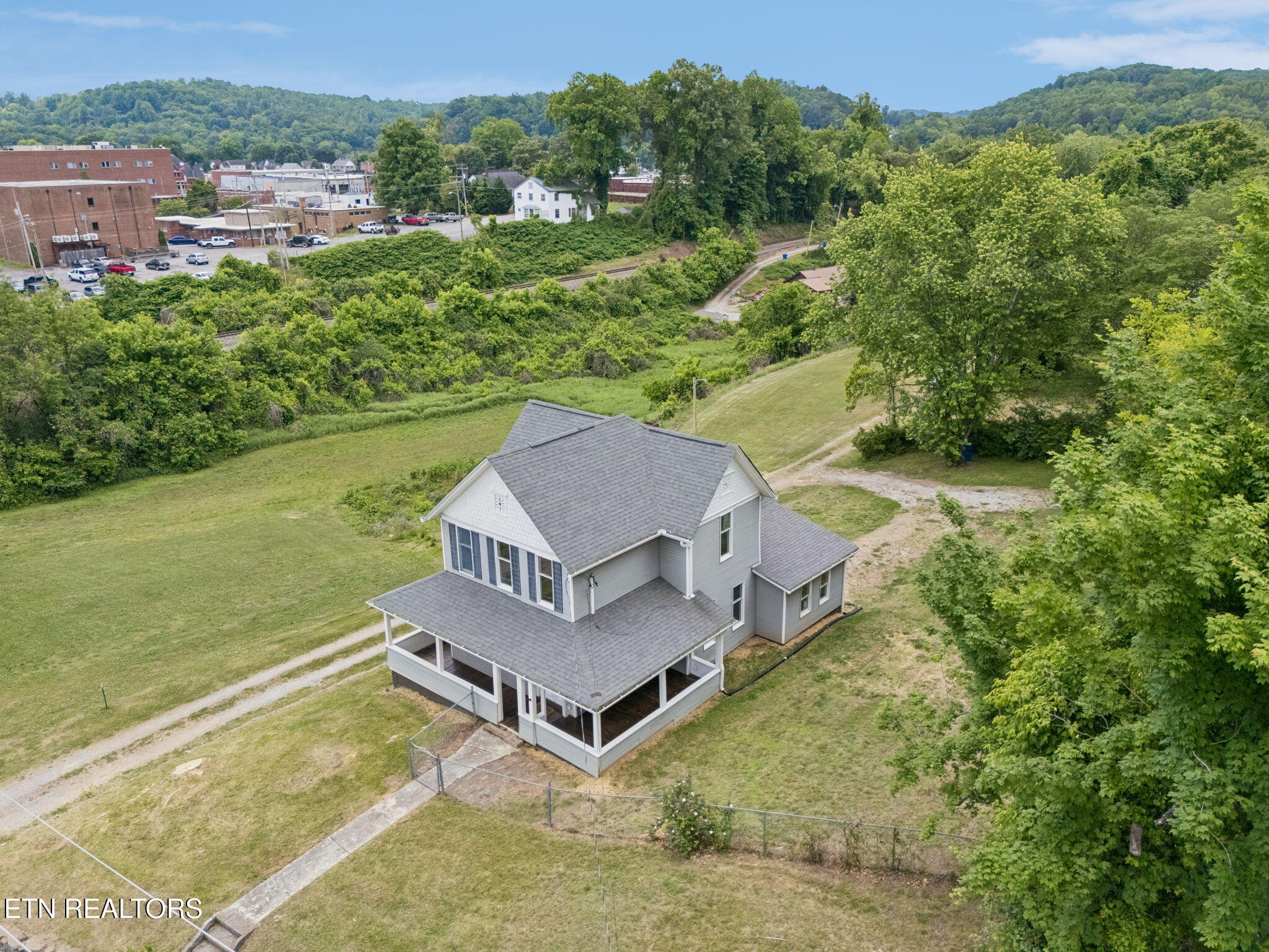 902 Queen Avenue Harriman TN 37748