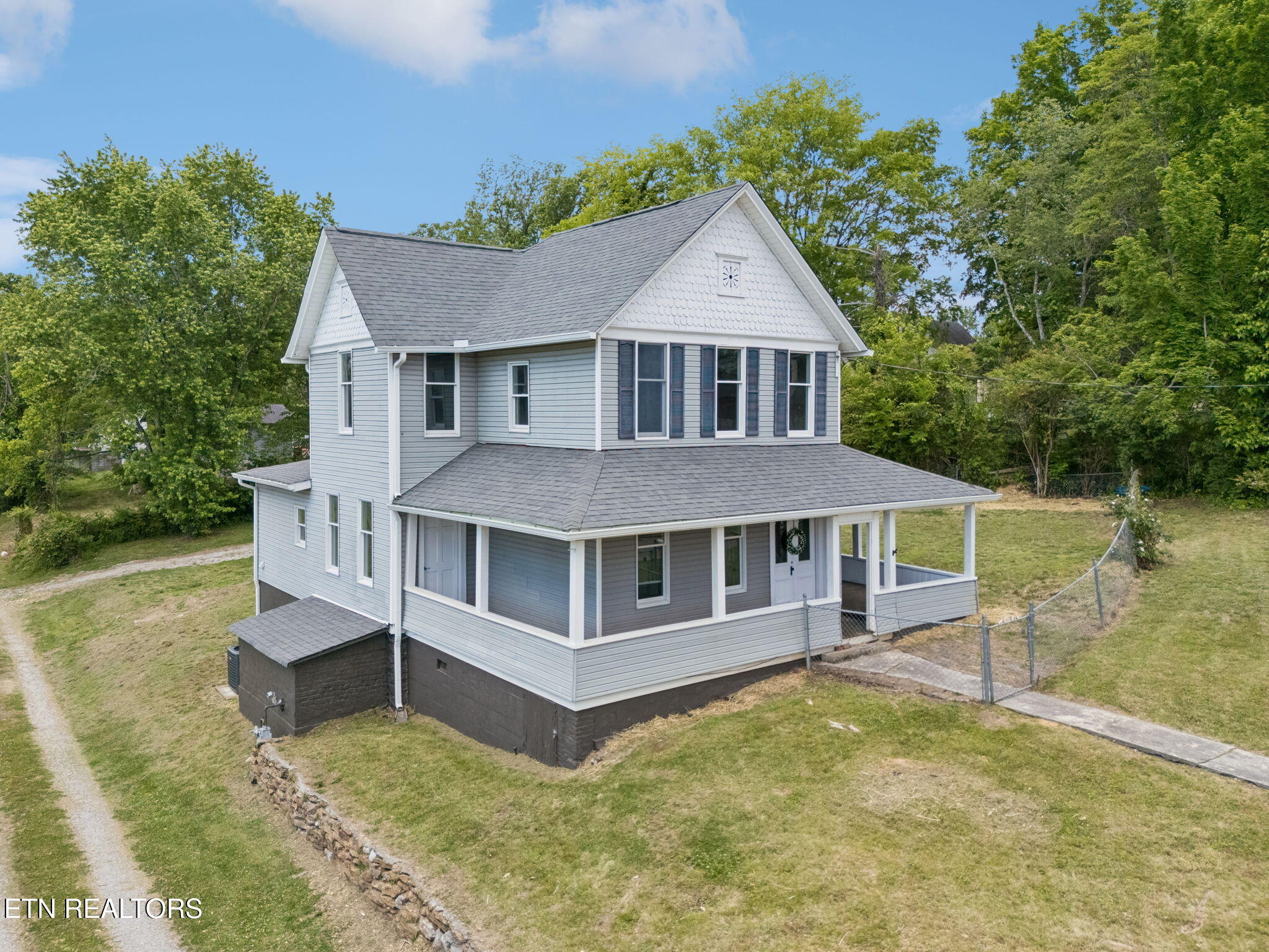 902 Queen Avenue Harriman TN 37748