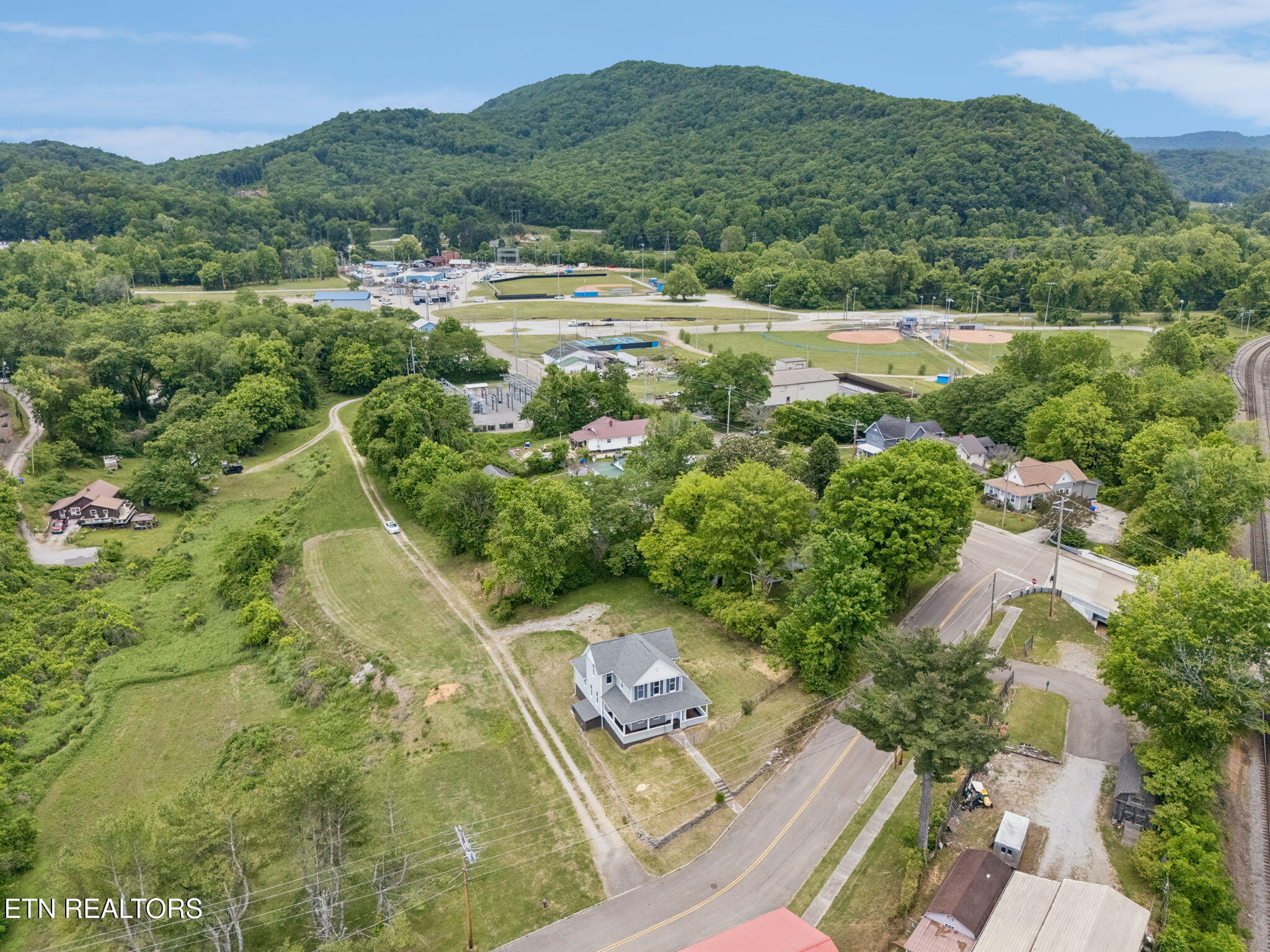 902 Queen Avenue Harriman TN 37748