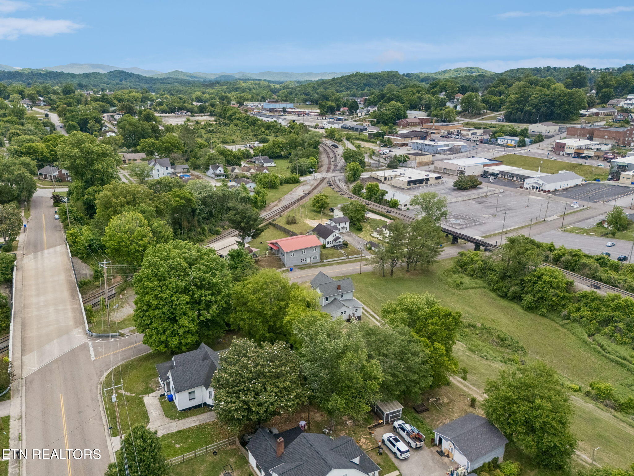 902 Queen Avenue Harriman TN 37748