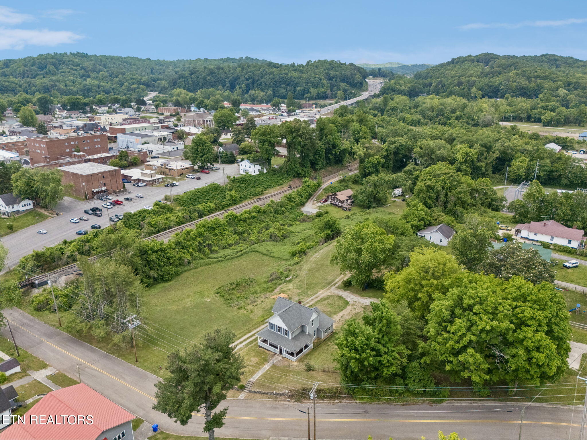902 Queen Avenue Harriman TN 37748