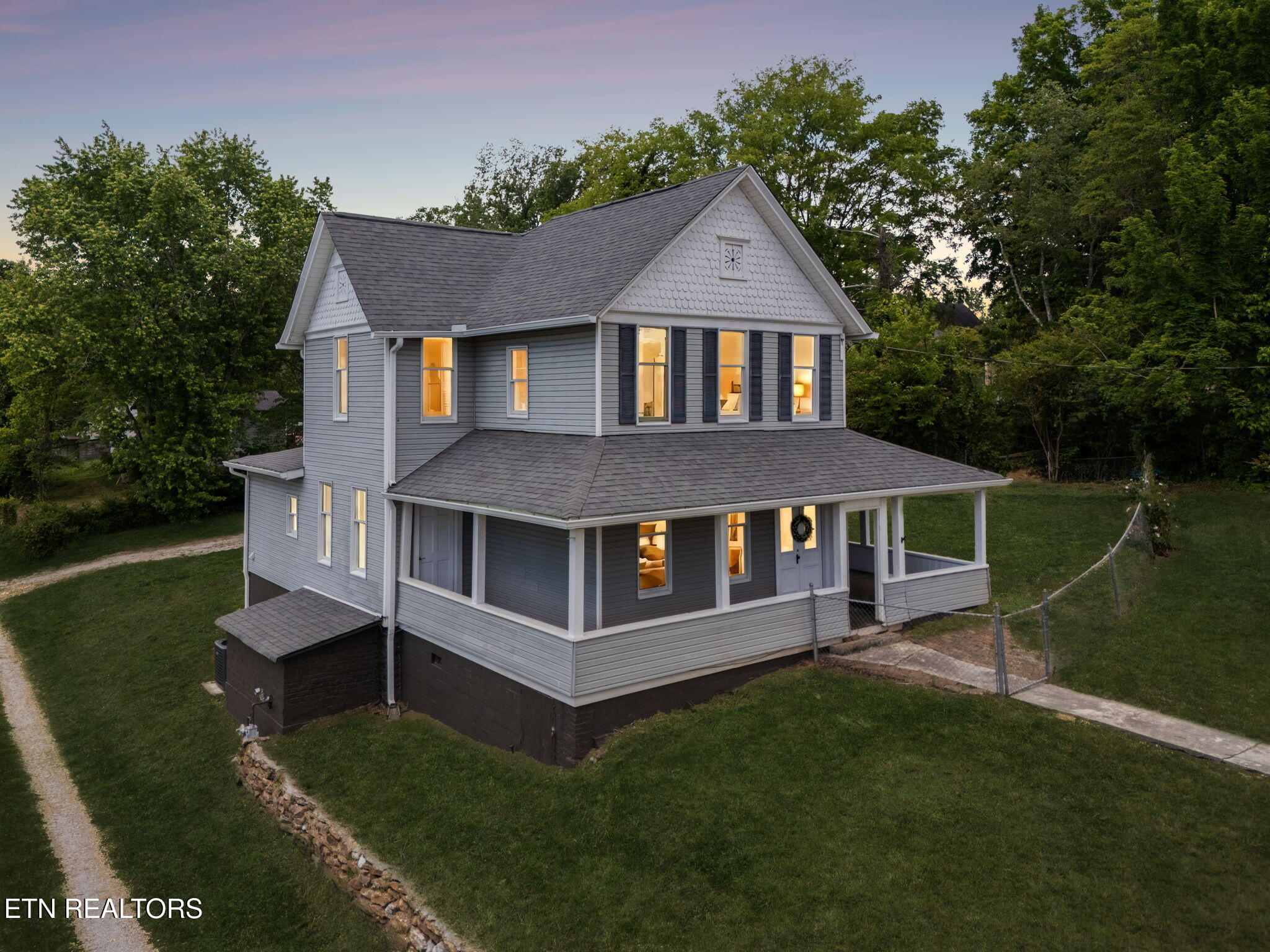 902 Queen Avenue Harriman TN 37748