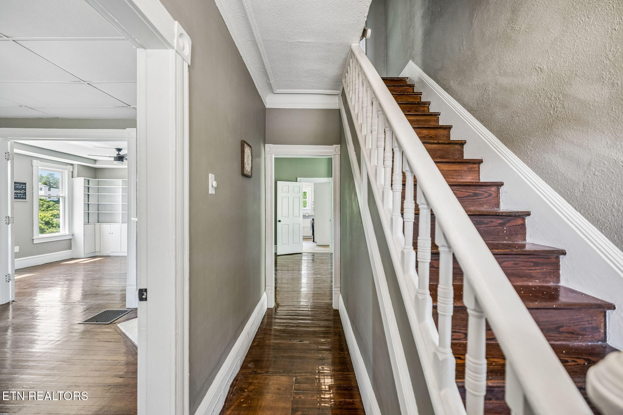 902 Queen Avenue Harriman TN 37748
