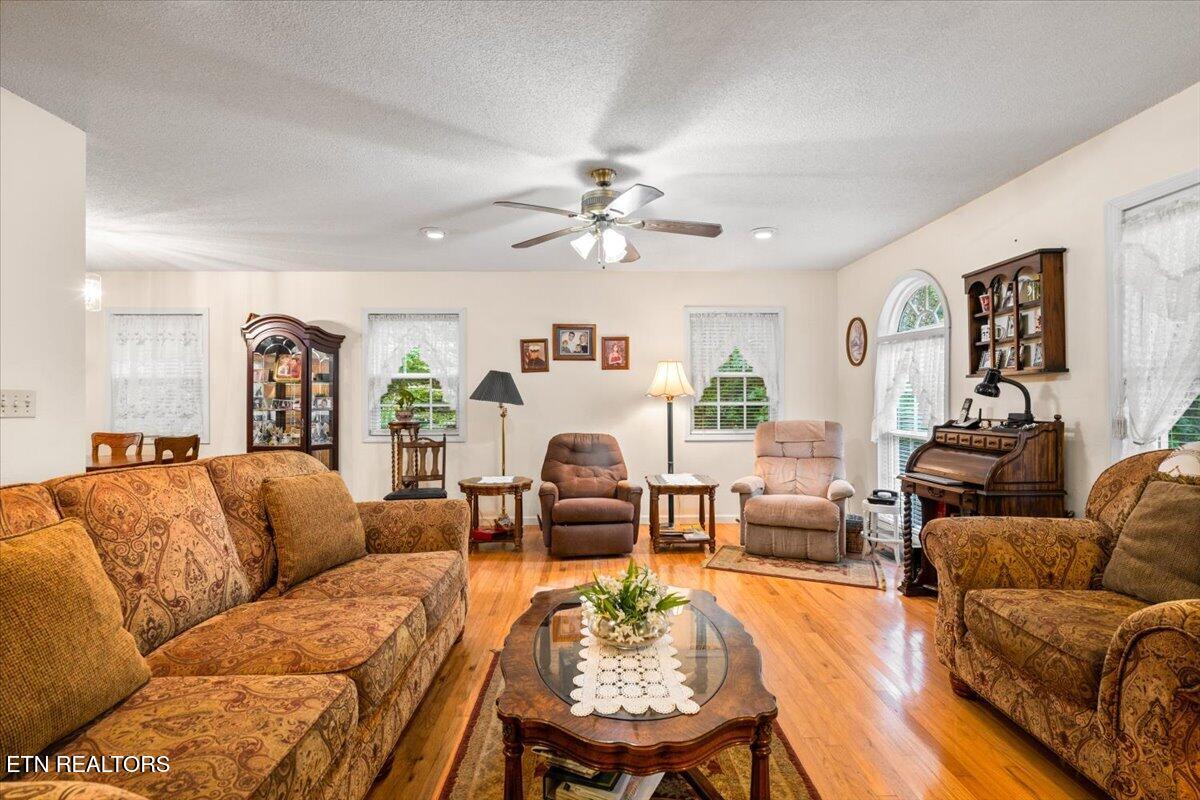 169 Bibee Lane Caryville TN 37714