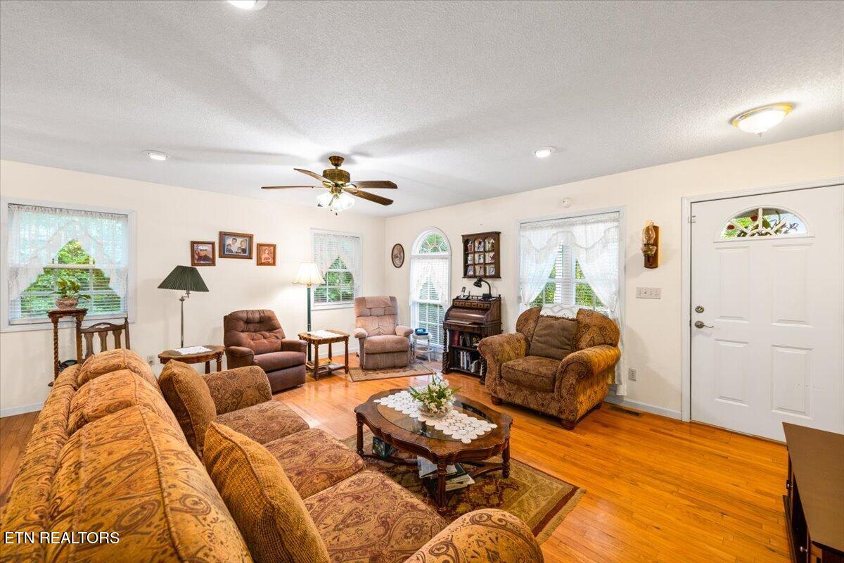 169 Bibee Lane Caryville TN 37714