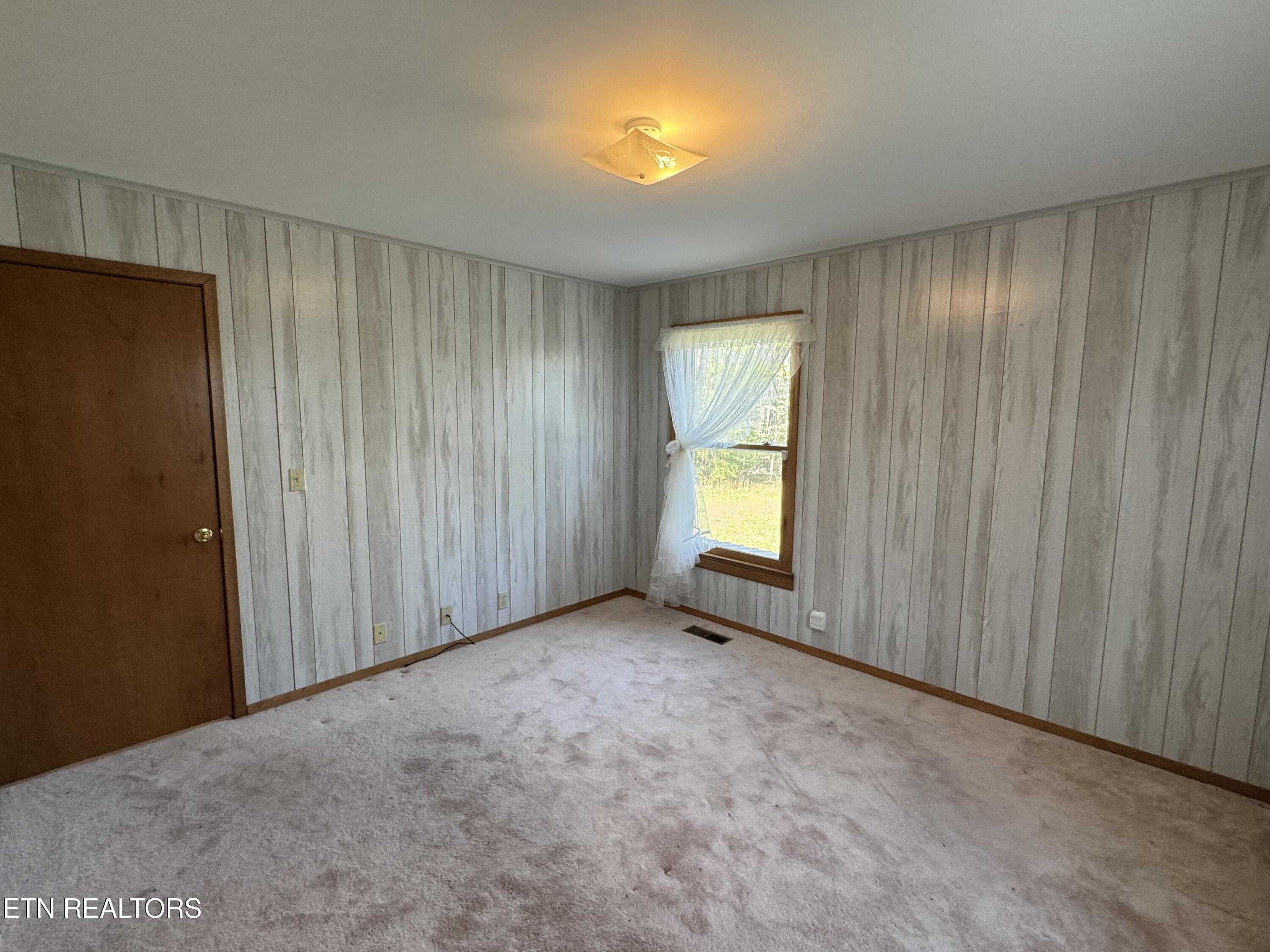 211 Black Oak Road Oneida TN 37841