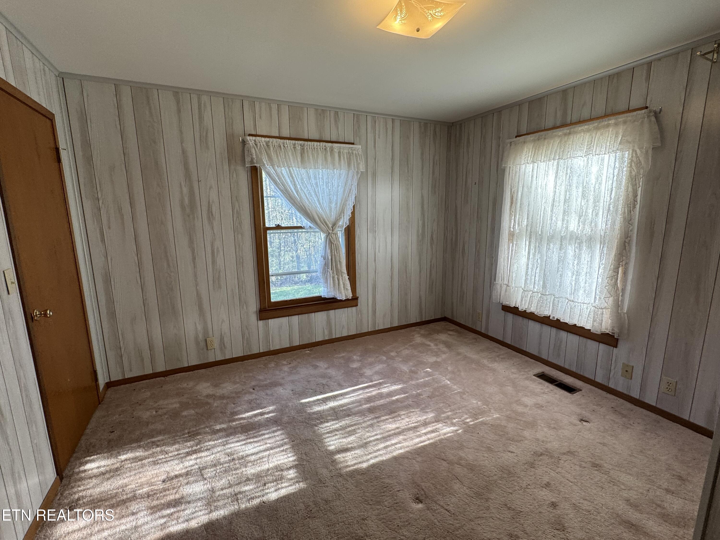 211 Black Oak Road Oneida TN 37841