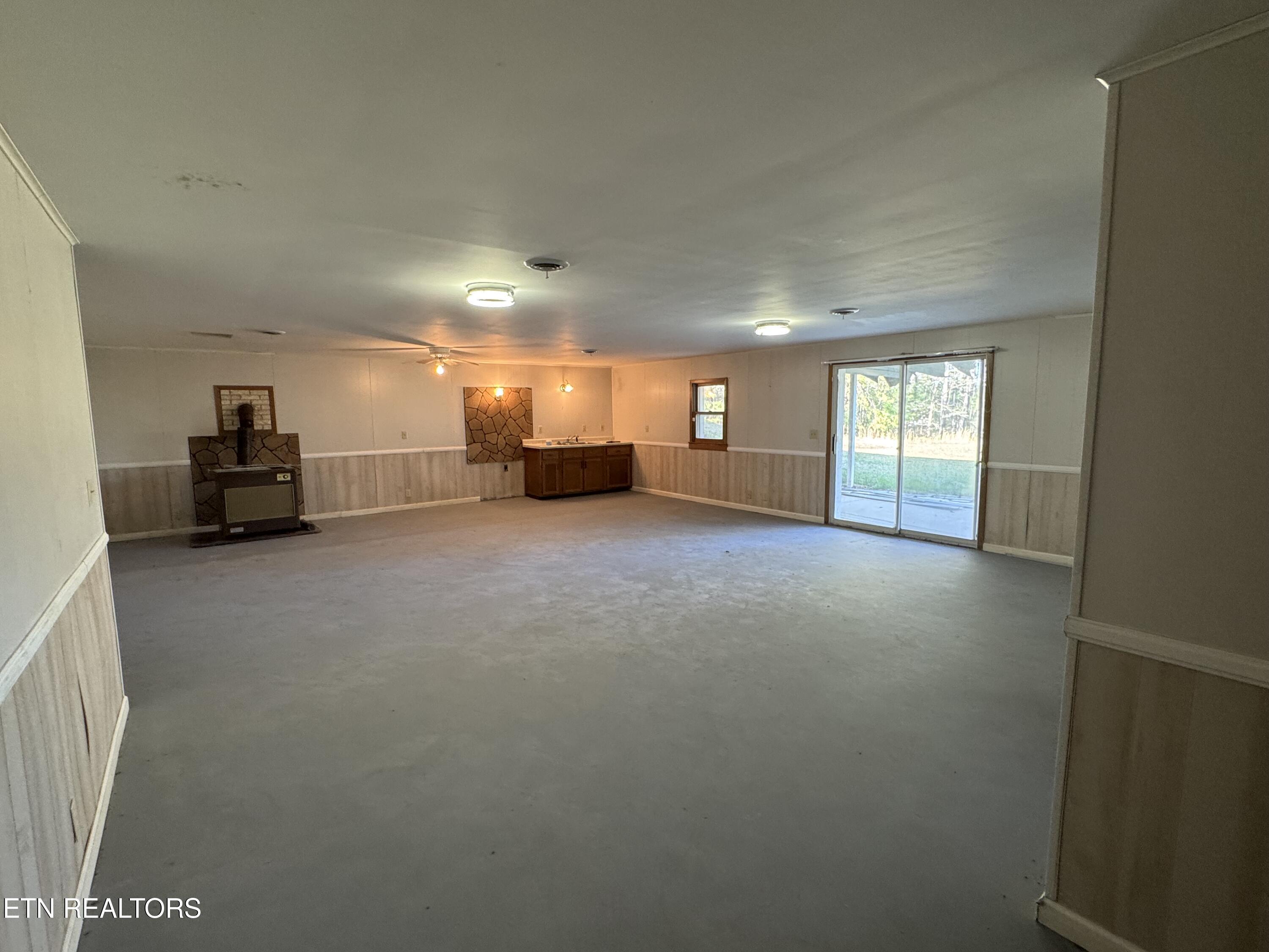 211 Black Oak Road Oneida TN 37841