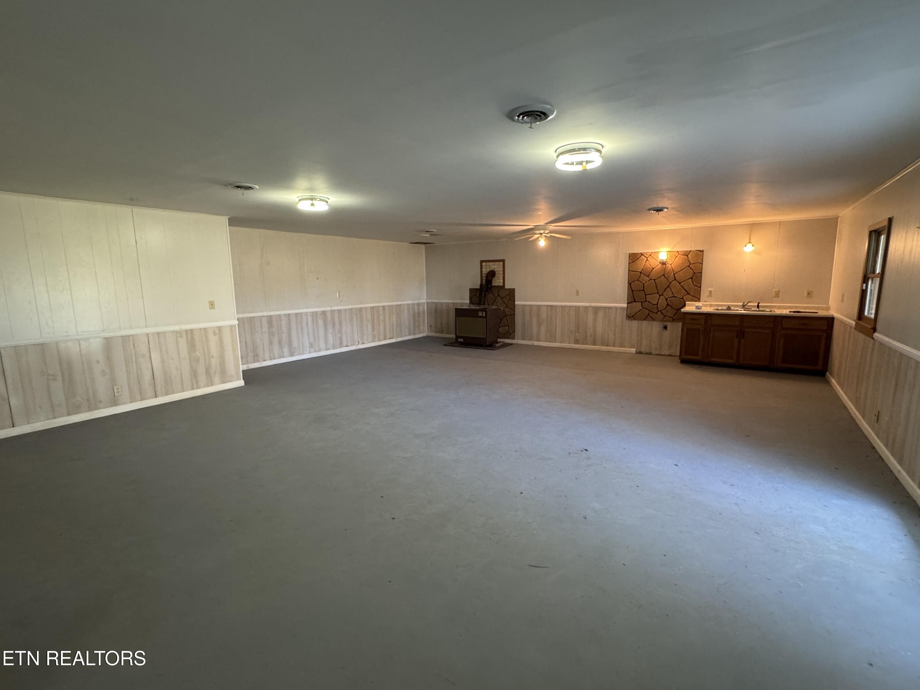 211 Black Oak Road Oneida TN 37841