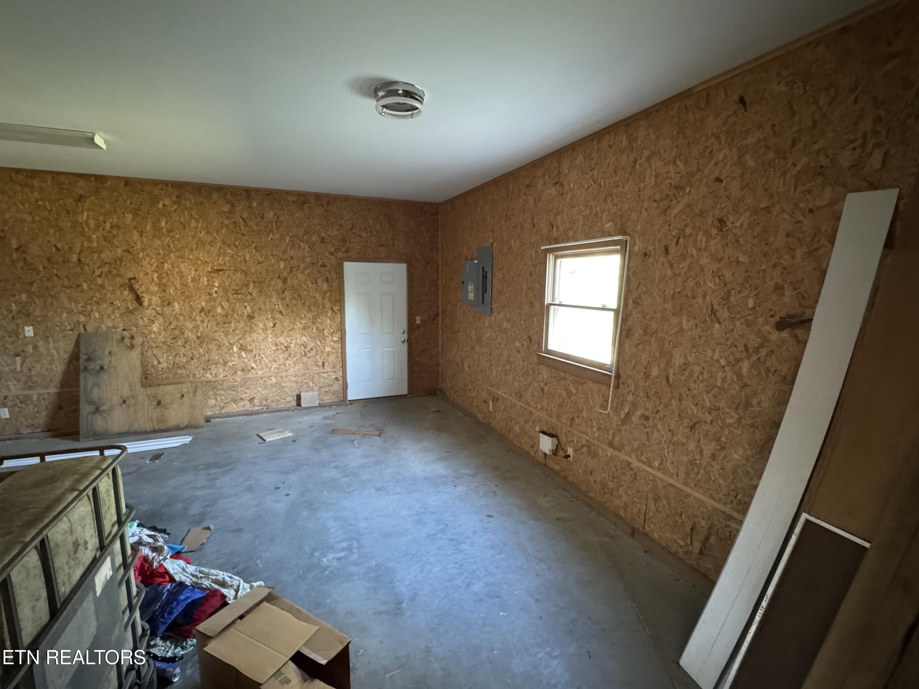 211 Black Oak Road Oneida TN 37841