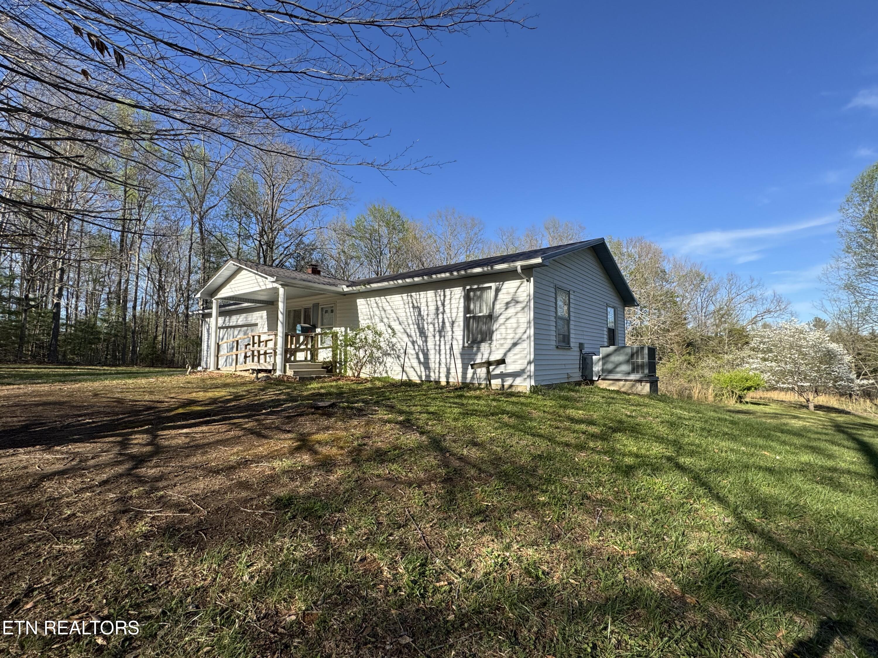 211 Black Oak Road Oneida TN 37841