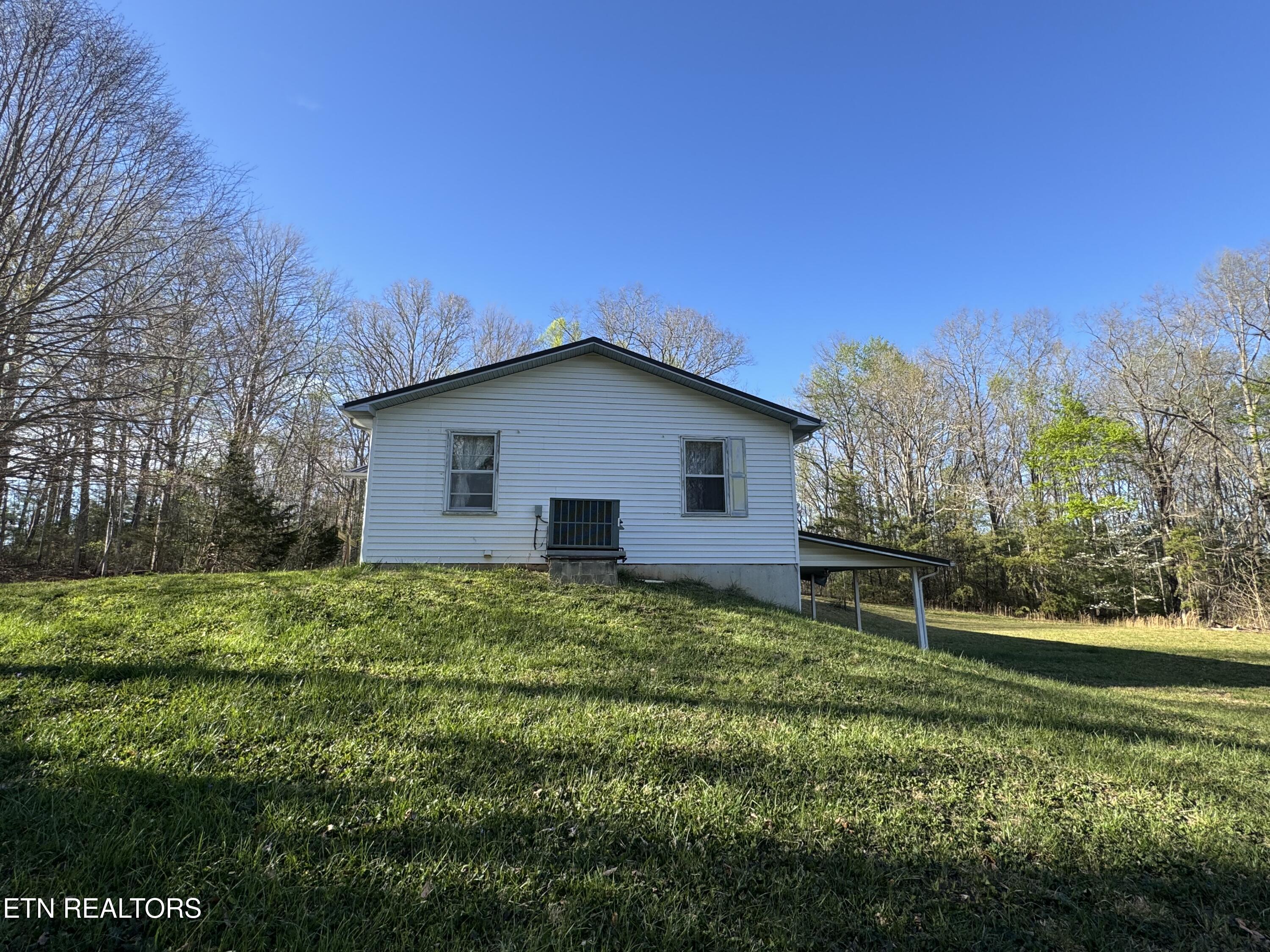 211 Black Oak Road Oneida TN 37841