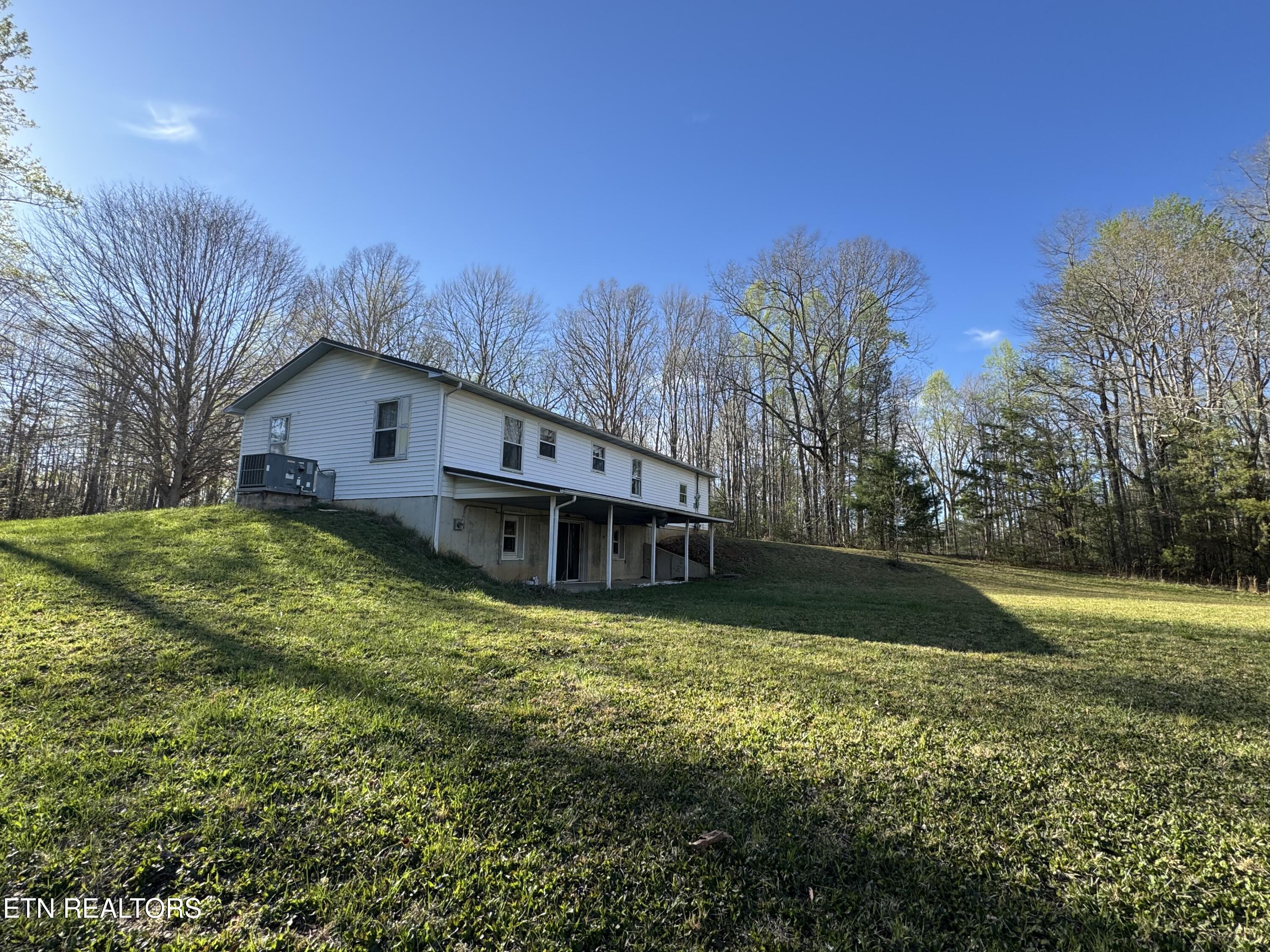 211 Black Oak Road Oneida TN 37841