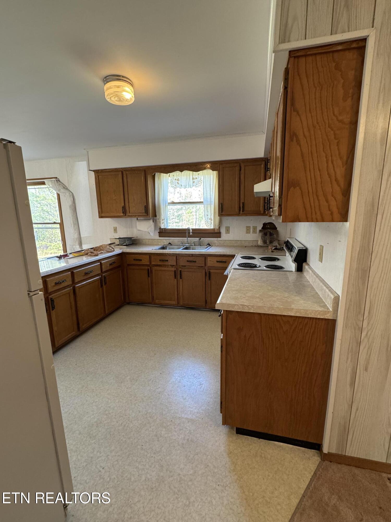 211 Black Oak Road Oneida TN 37841