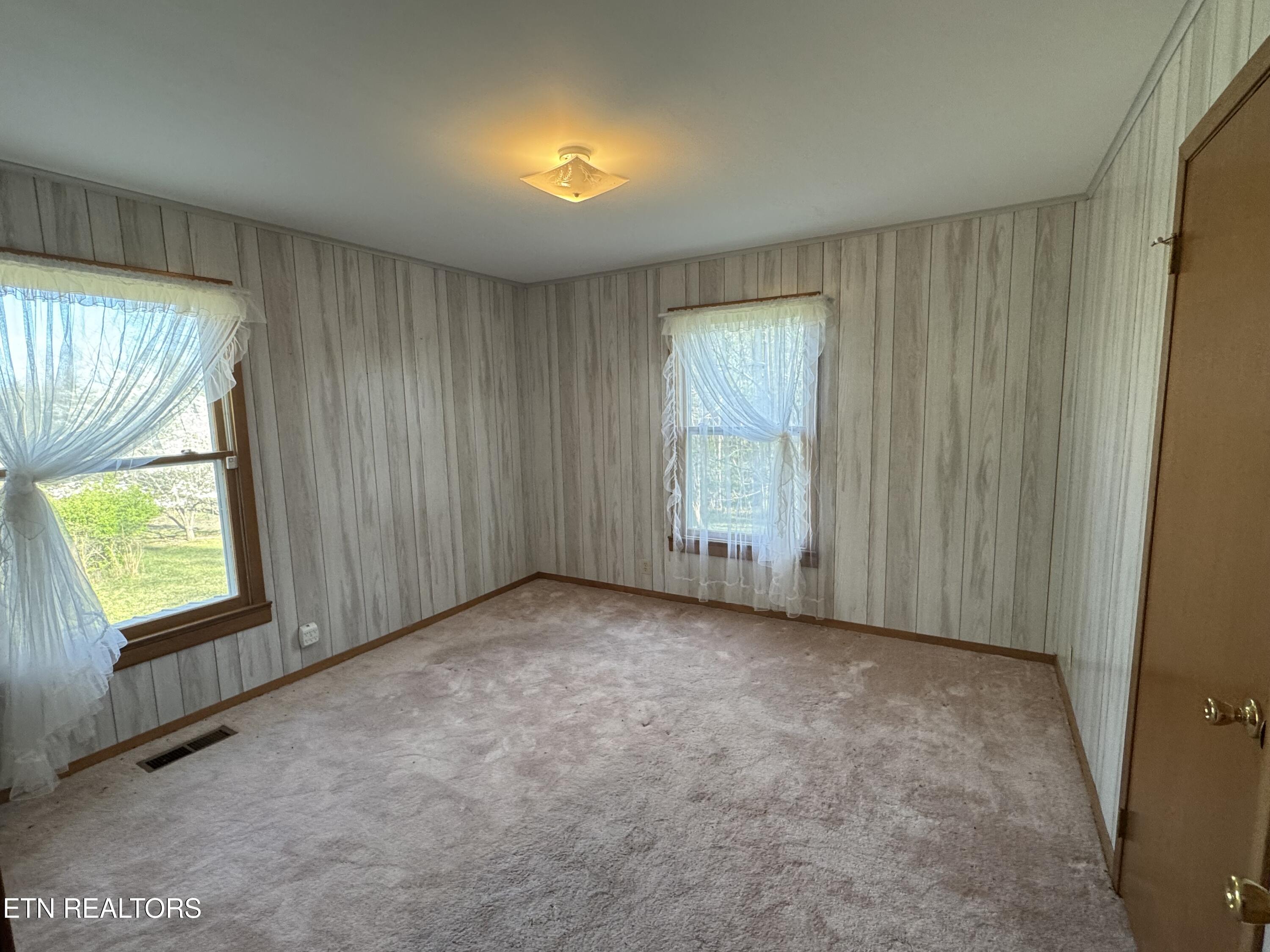 211 Black Oak Road Oneida TN 37841
