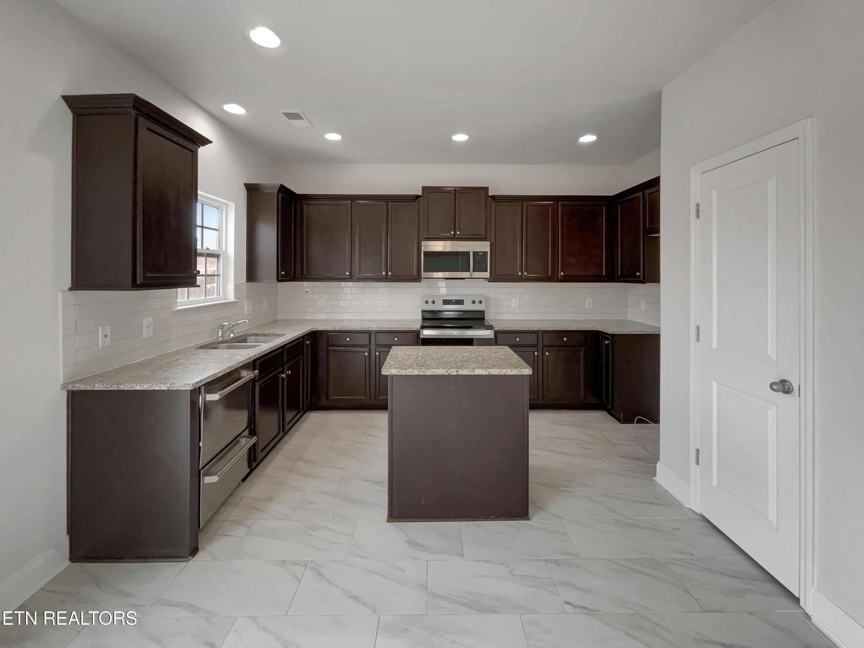 172 Mandy Lane Lenoir City TN 37772